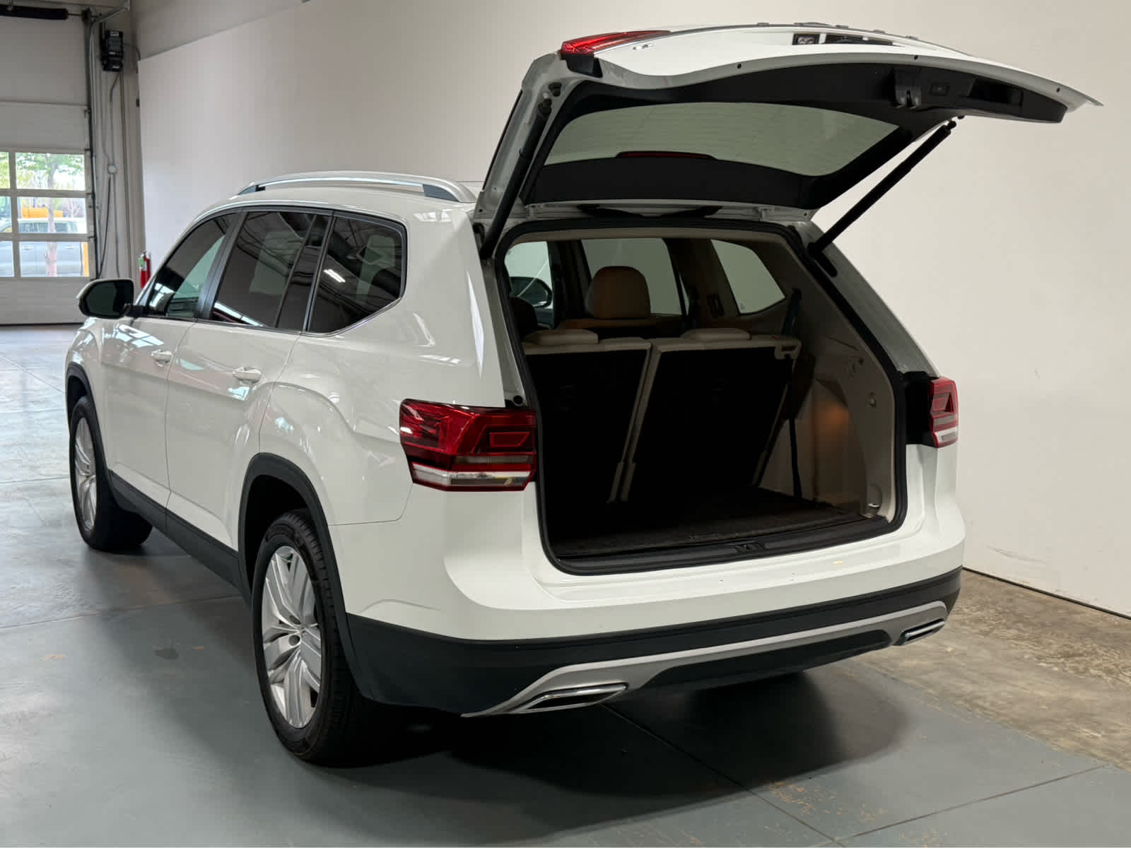 Thumbnail: 2019 Volkswagen Atlas - 4