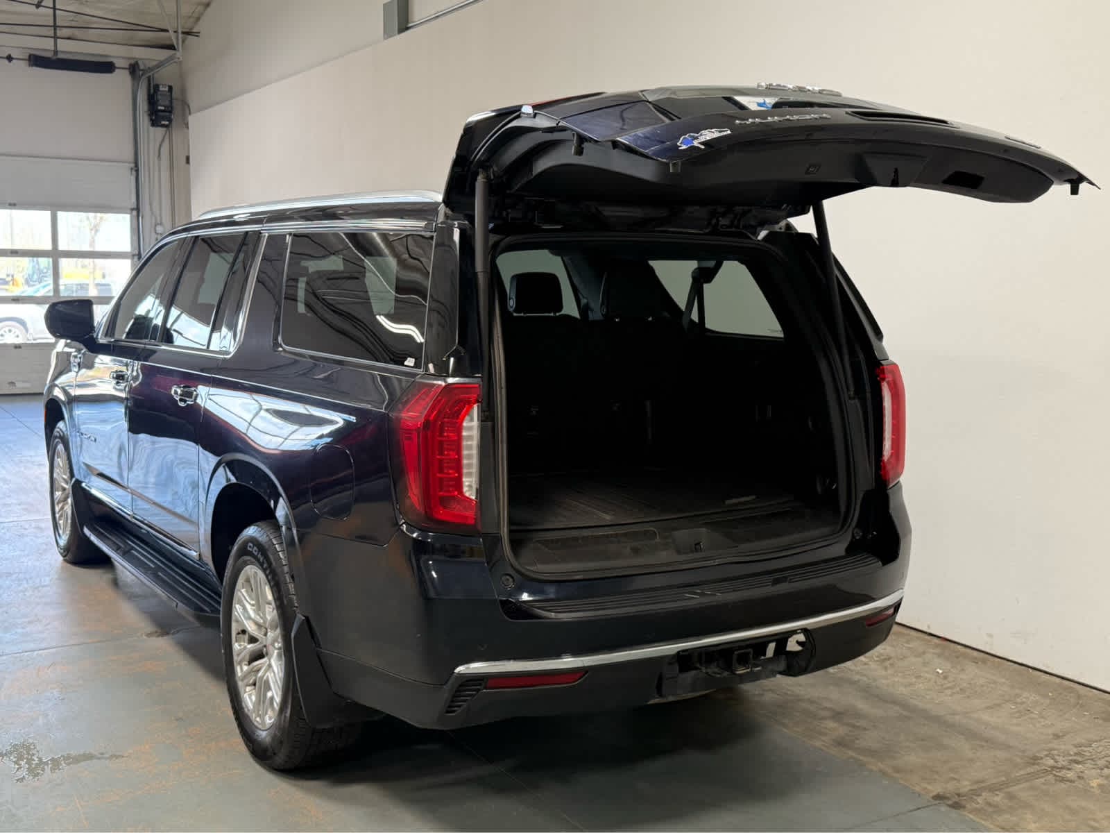 Thumbnail: 2023 GMC Yukon XL - 4