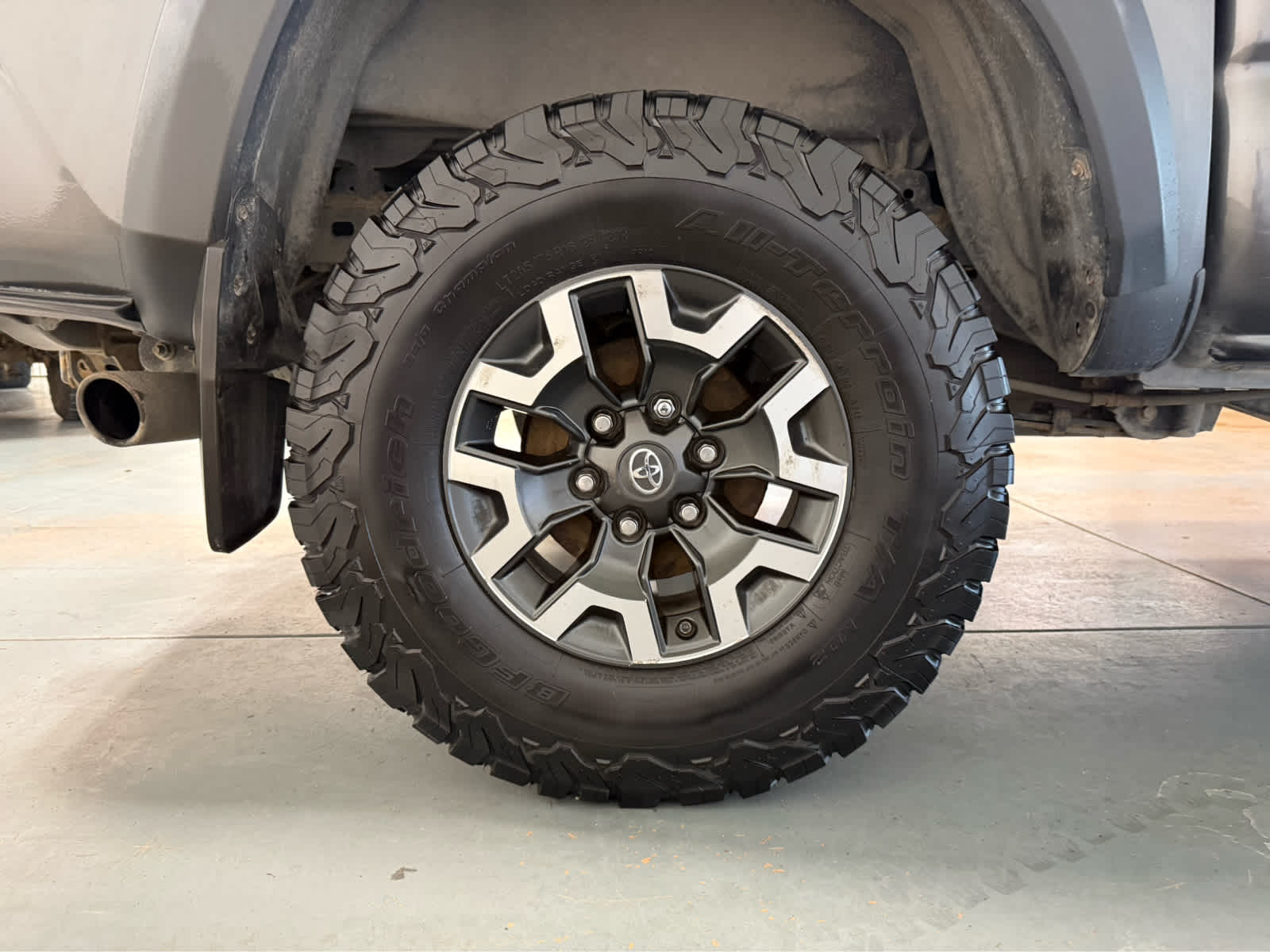 Thumbnail: 2017 Toyota Tacoma - 10
