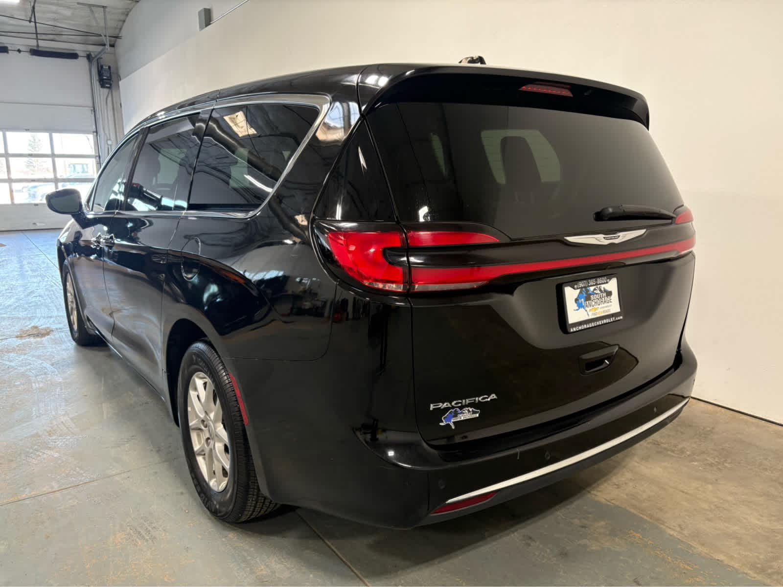 Thumbnail: 2024 Chrysler Pacifica - 3