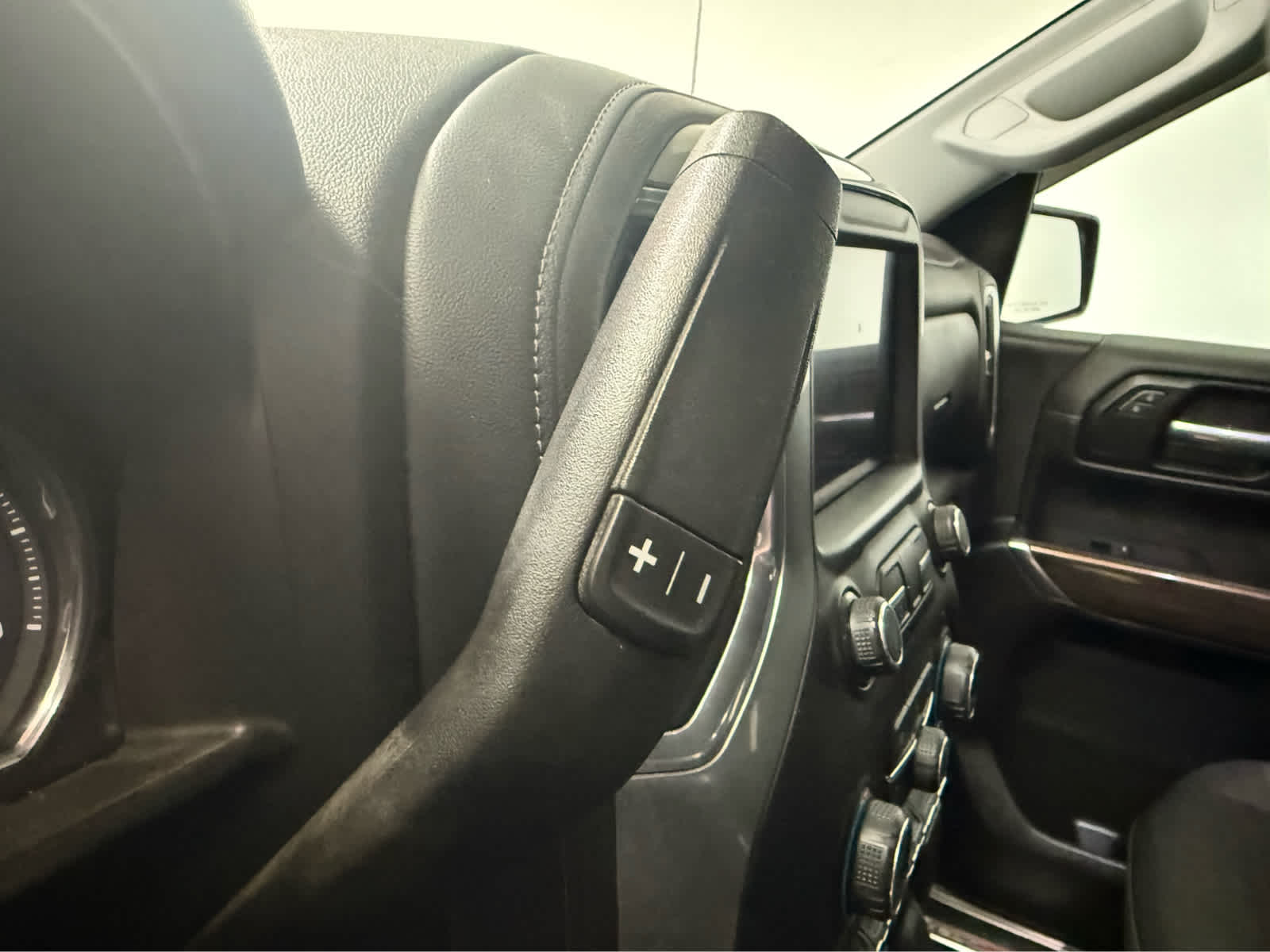 Thumbnail: 2020 Chevrolet Silverado 1500 - 26