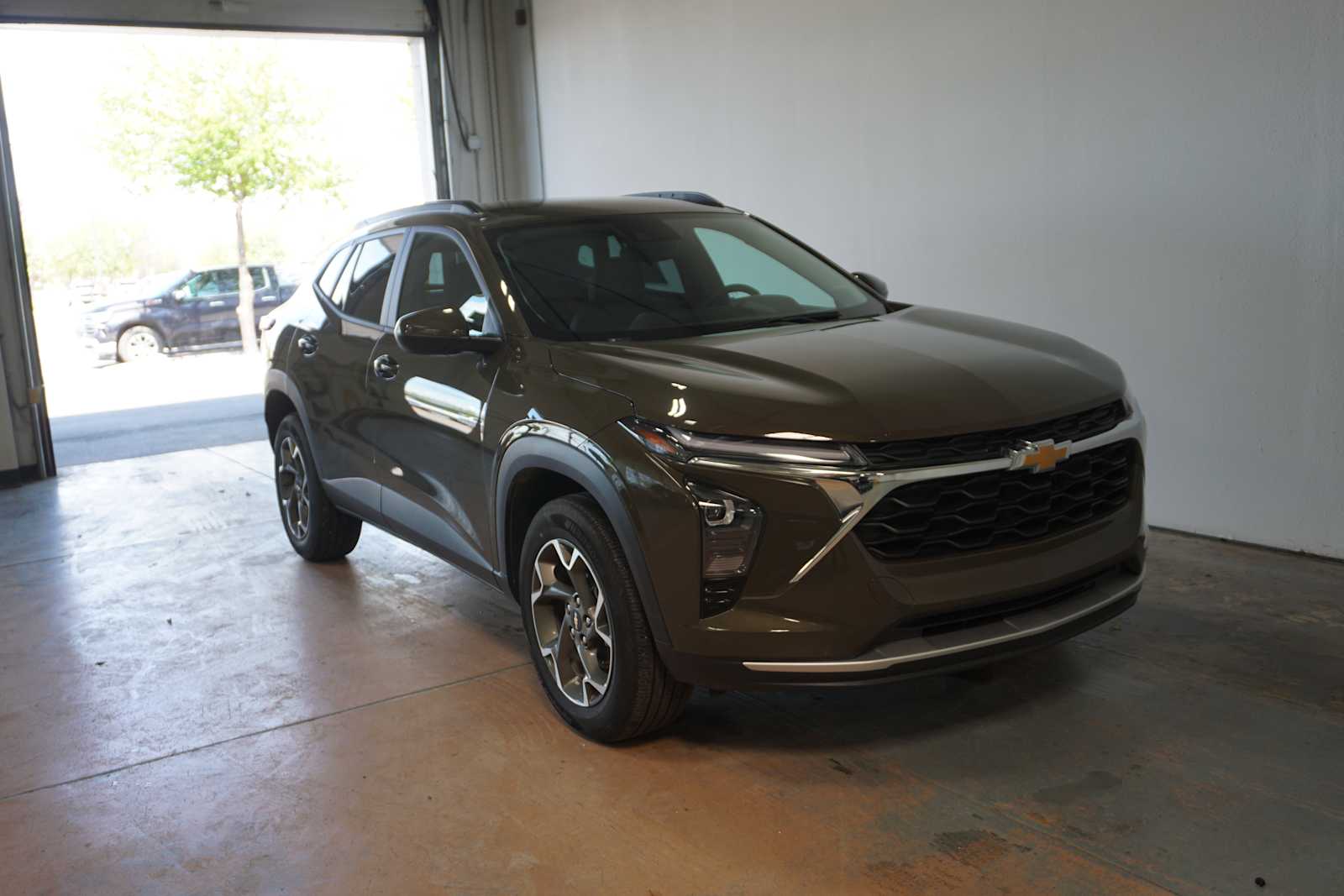Thumbnail: 2024 Chevrolet Trax - 8