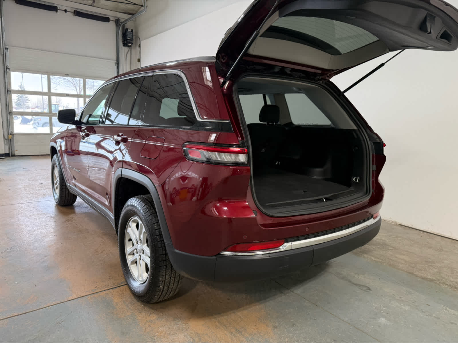 Thumbnail: 2024 Jeep Grand Cherokee - 4