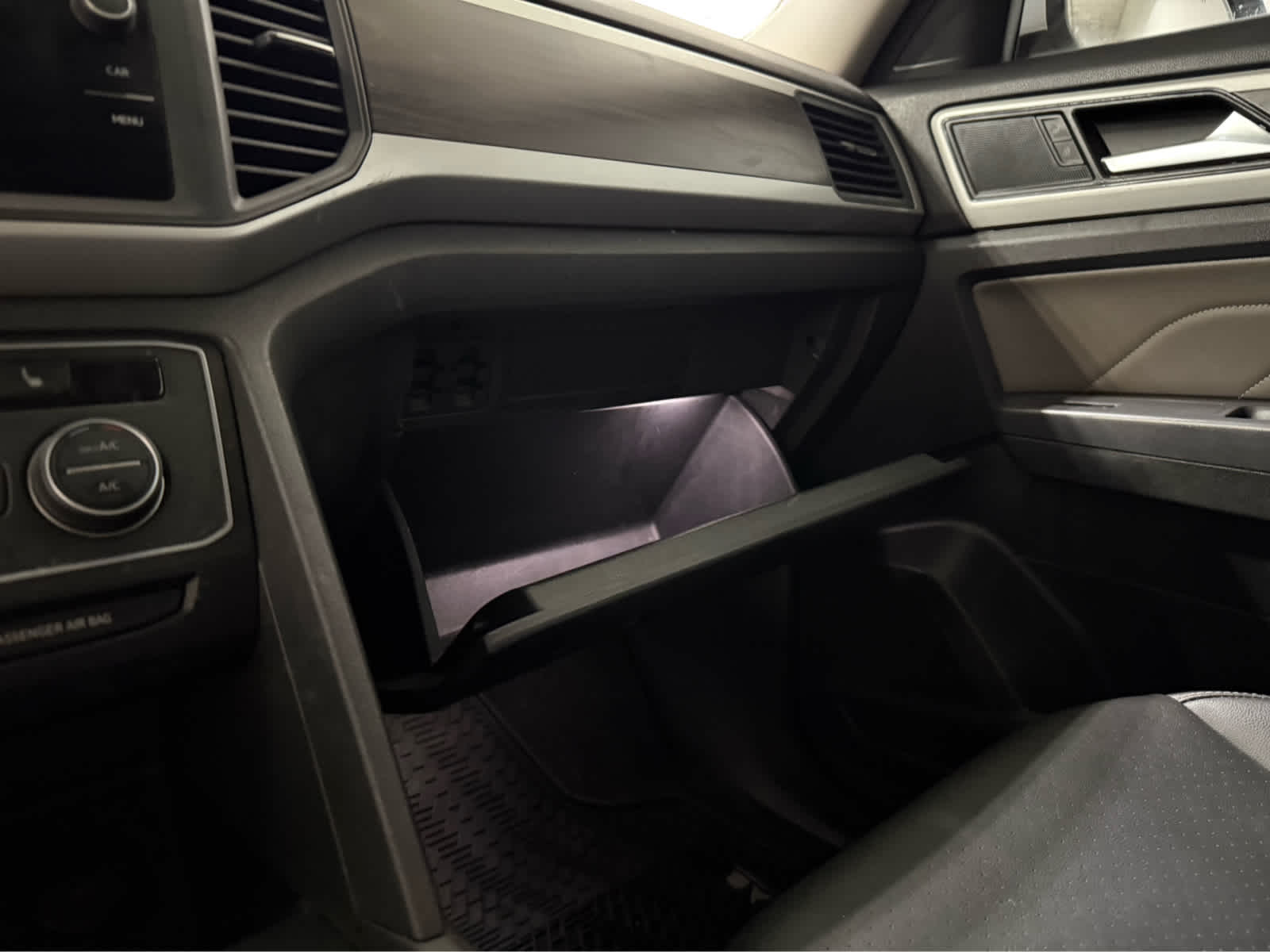 Thumbnail: 2021 Volkswagen Atlas - 23