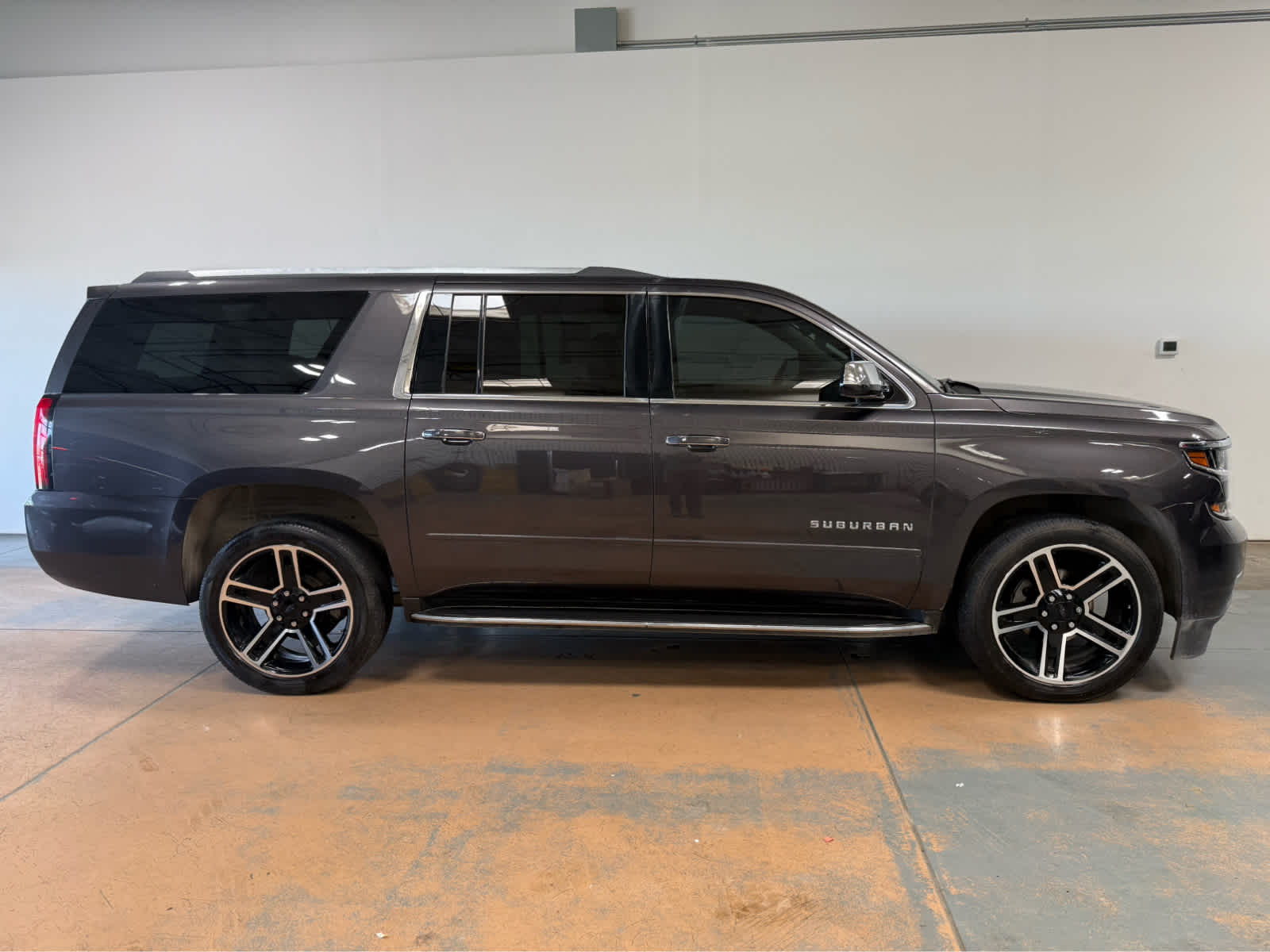 Thumbnail: 2017 Chevrolet Suburban - 6