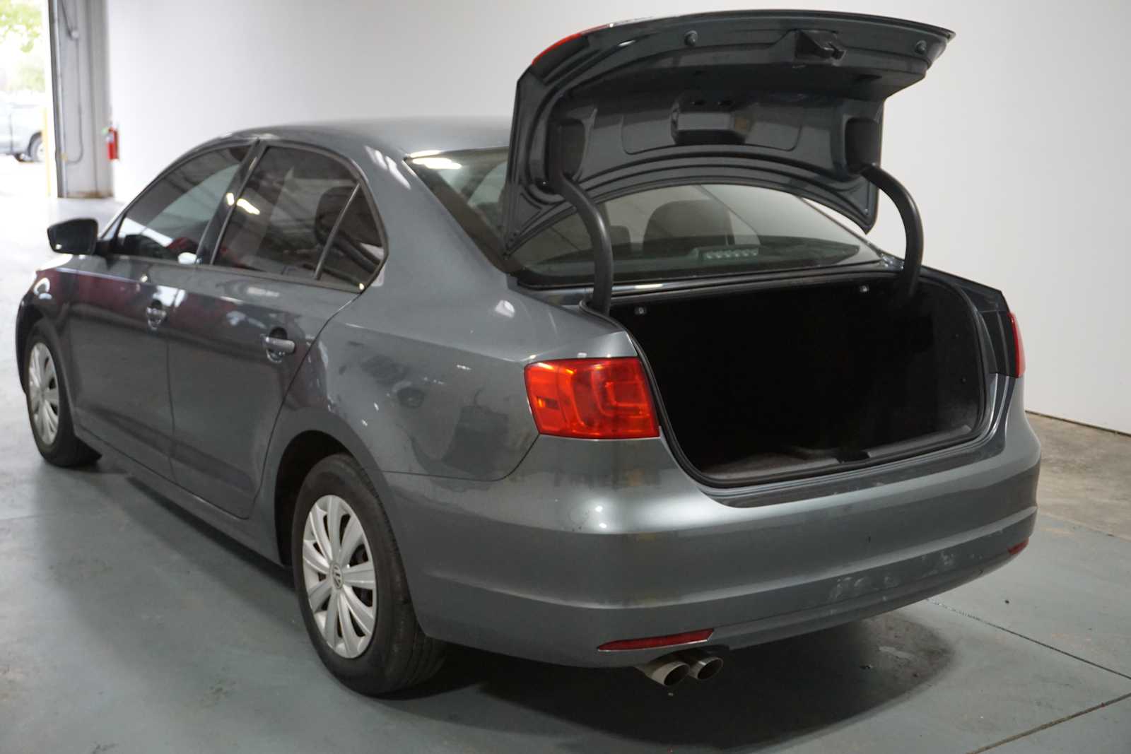 Thumbnail: 2013 Volkswagen Jetta - 4