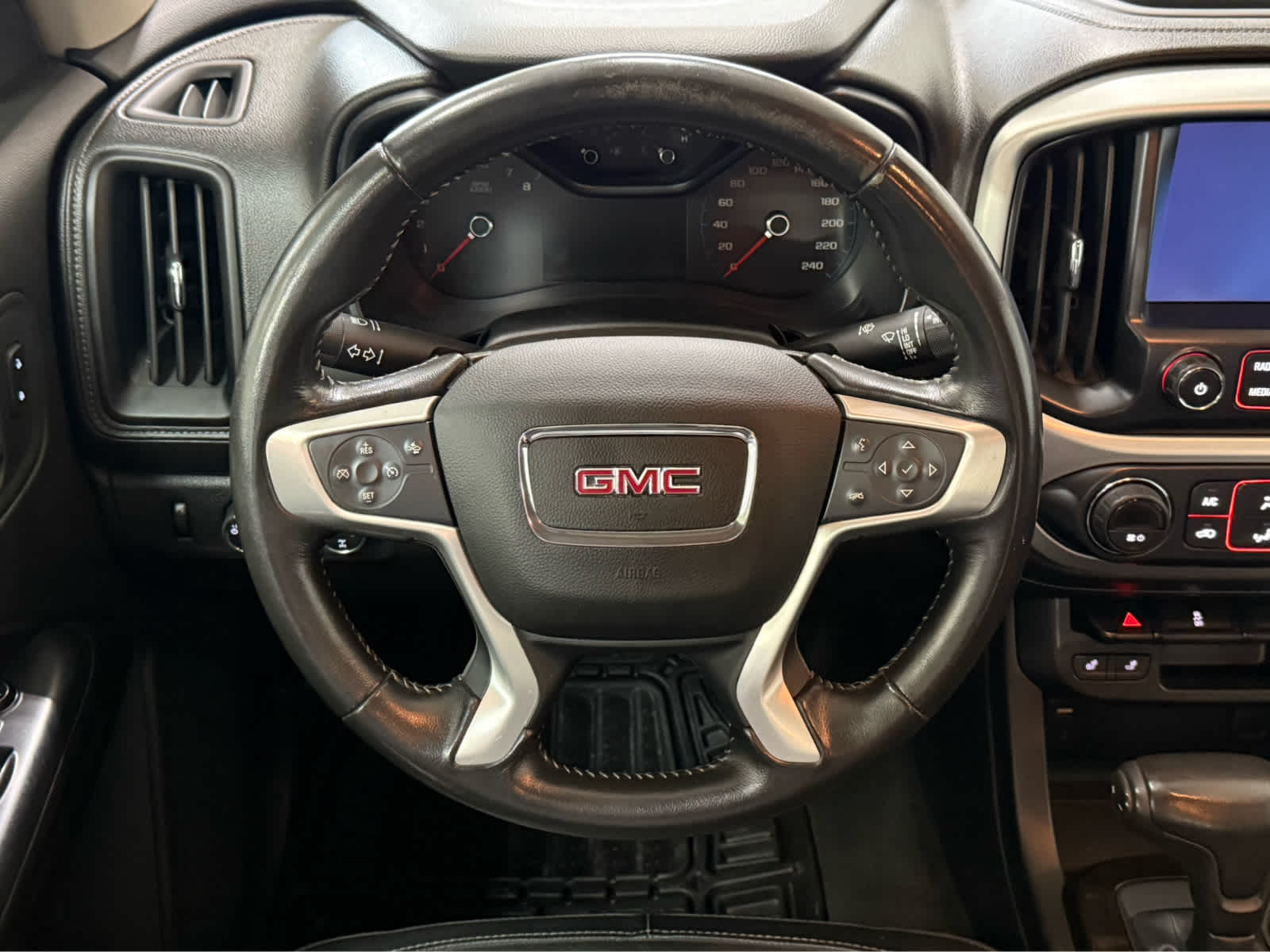 Thumbnail: 2015 GMC Canyon - 17