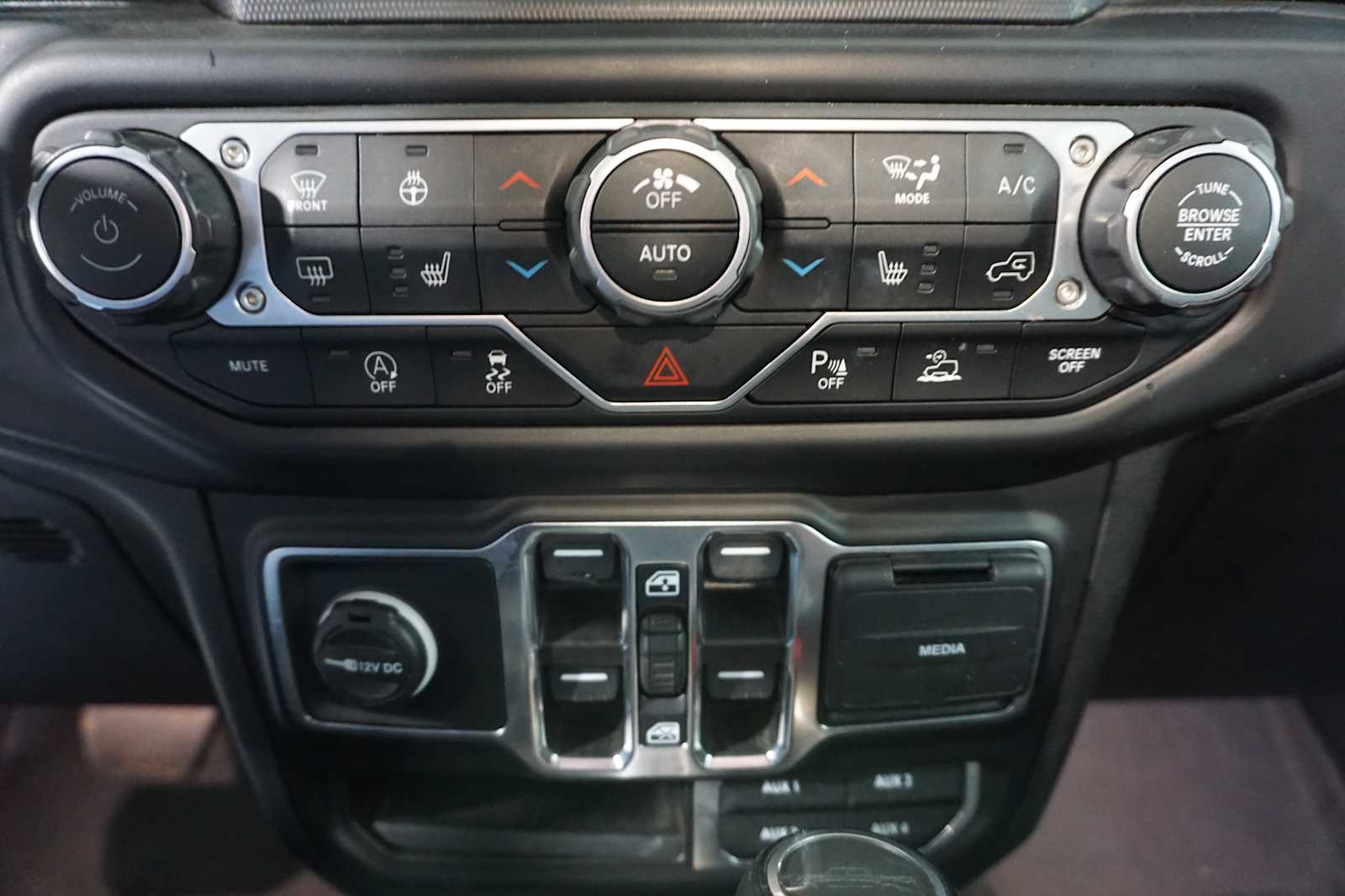 Thumbnail: 2023 Jeep Gladiator - 18