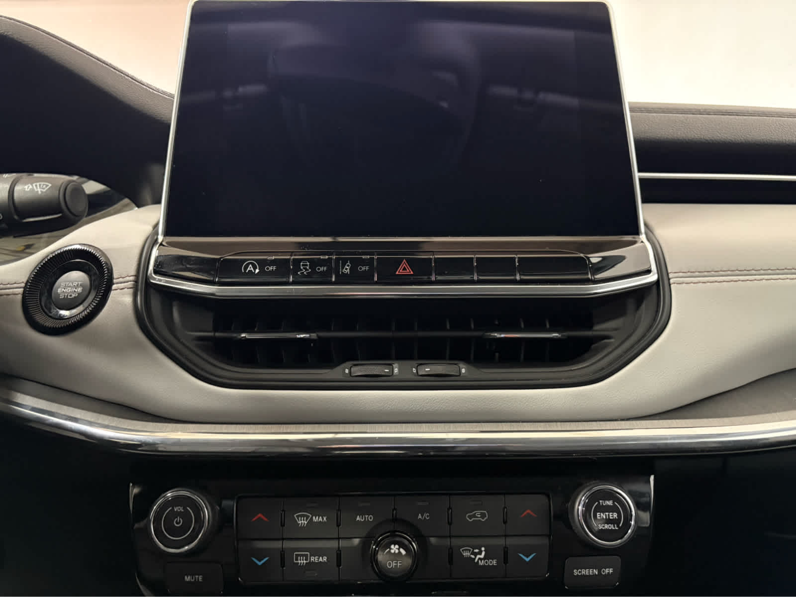 Thumbnail: 2022 Jeep Compass - 21