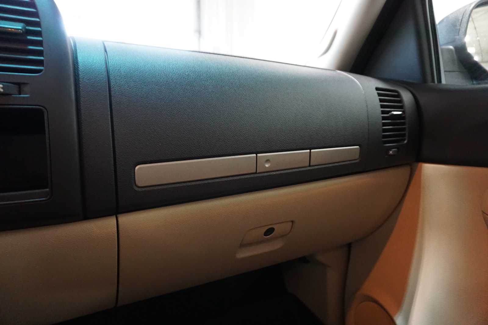 Thumbnail: 2009 Chevrolet Silverado 1500 - 19