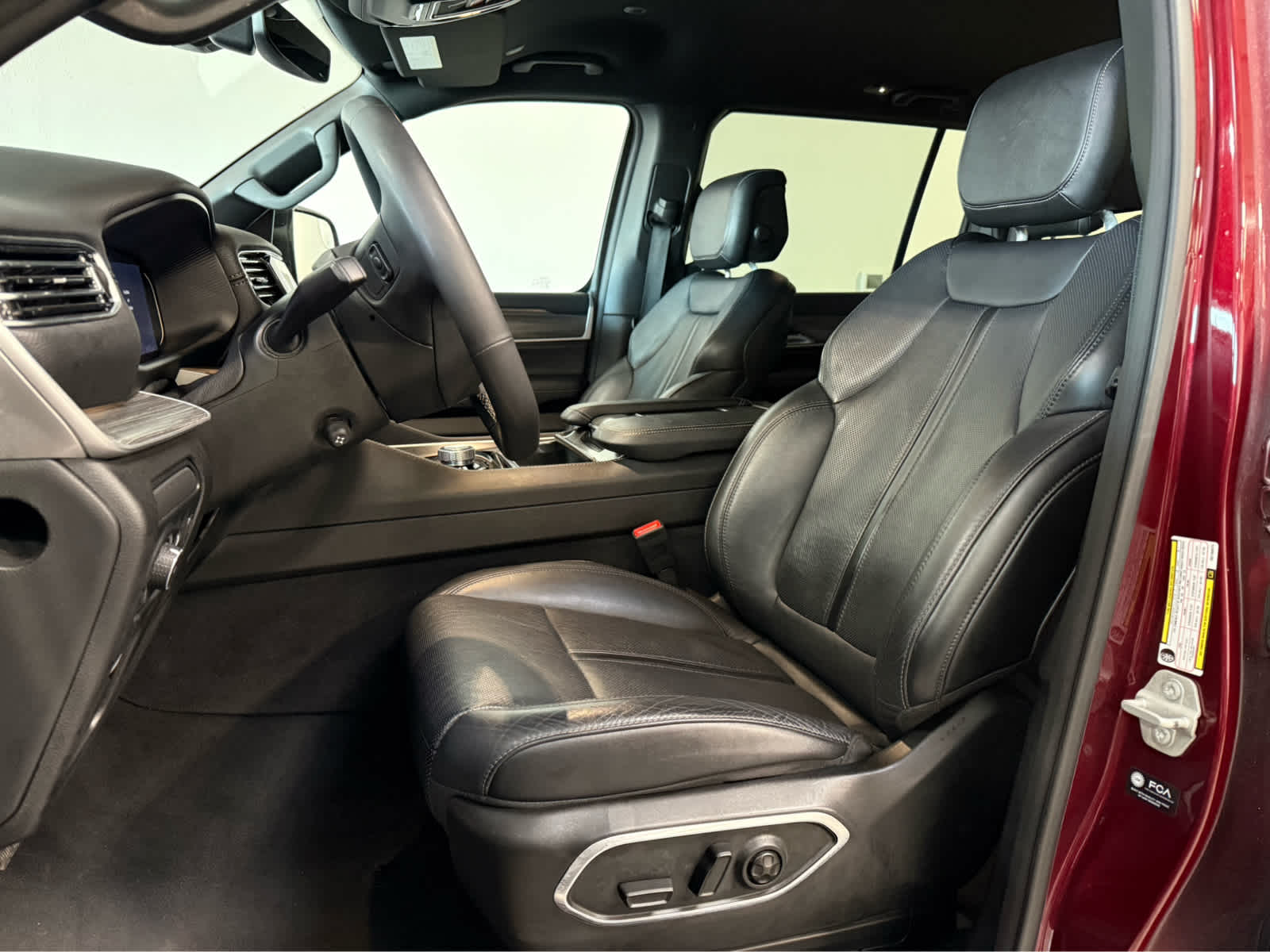 Thumbnail: 2024 Jeep Wagoneer - 13
