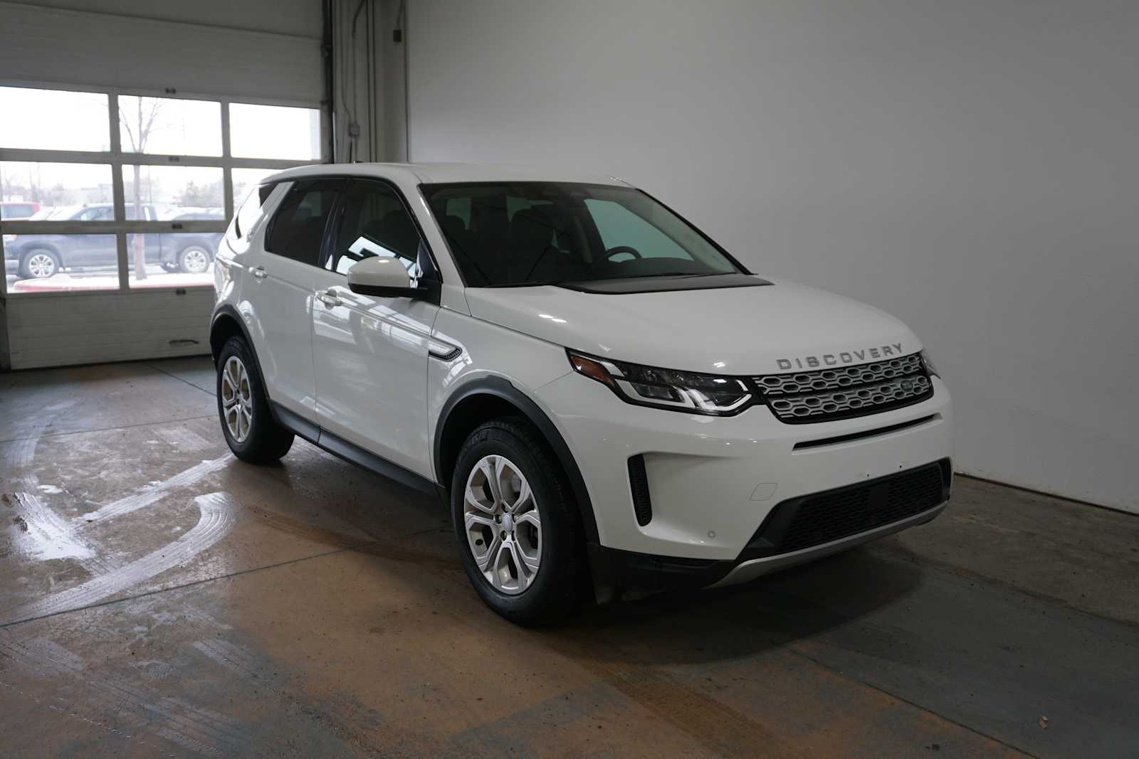 Thumbnail: 2022 Land Rover Discovery Sport - 8