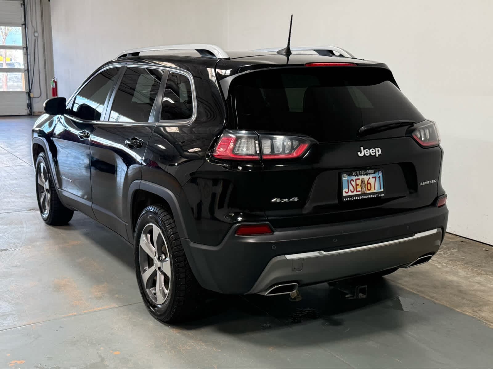 Thumbnail: 2019 Jeep Cherokee - 3