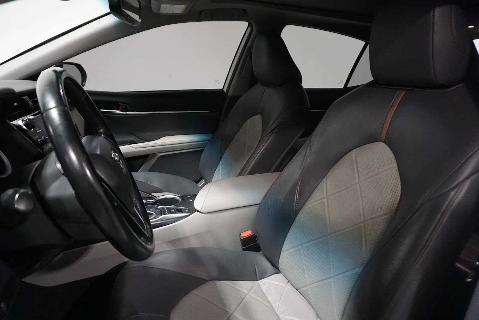 Thumbnail: 2019 Toyota Camry - 18