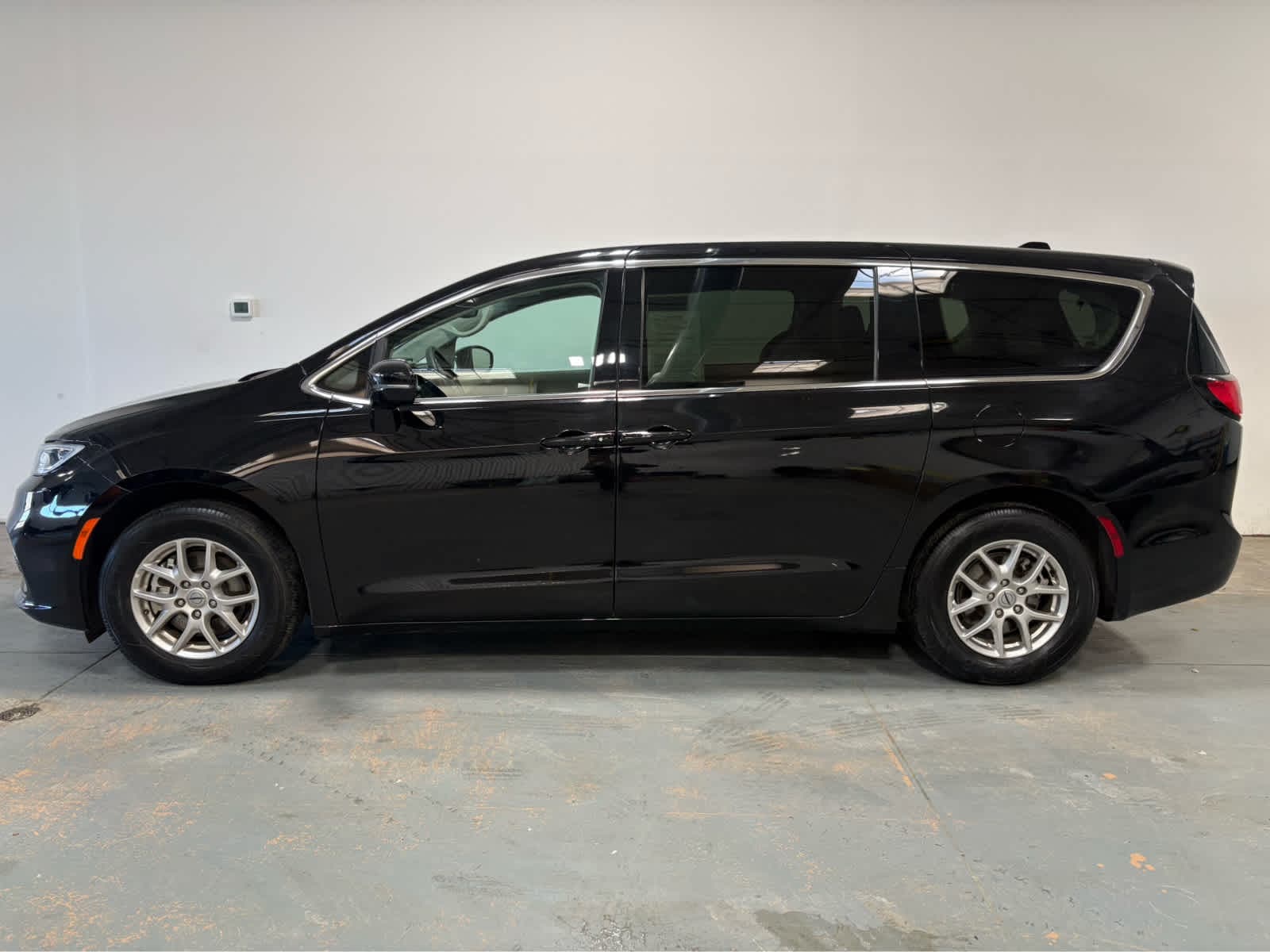 Thumbnail: 2024 Chrysler Pacifica - 2