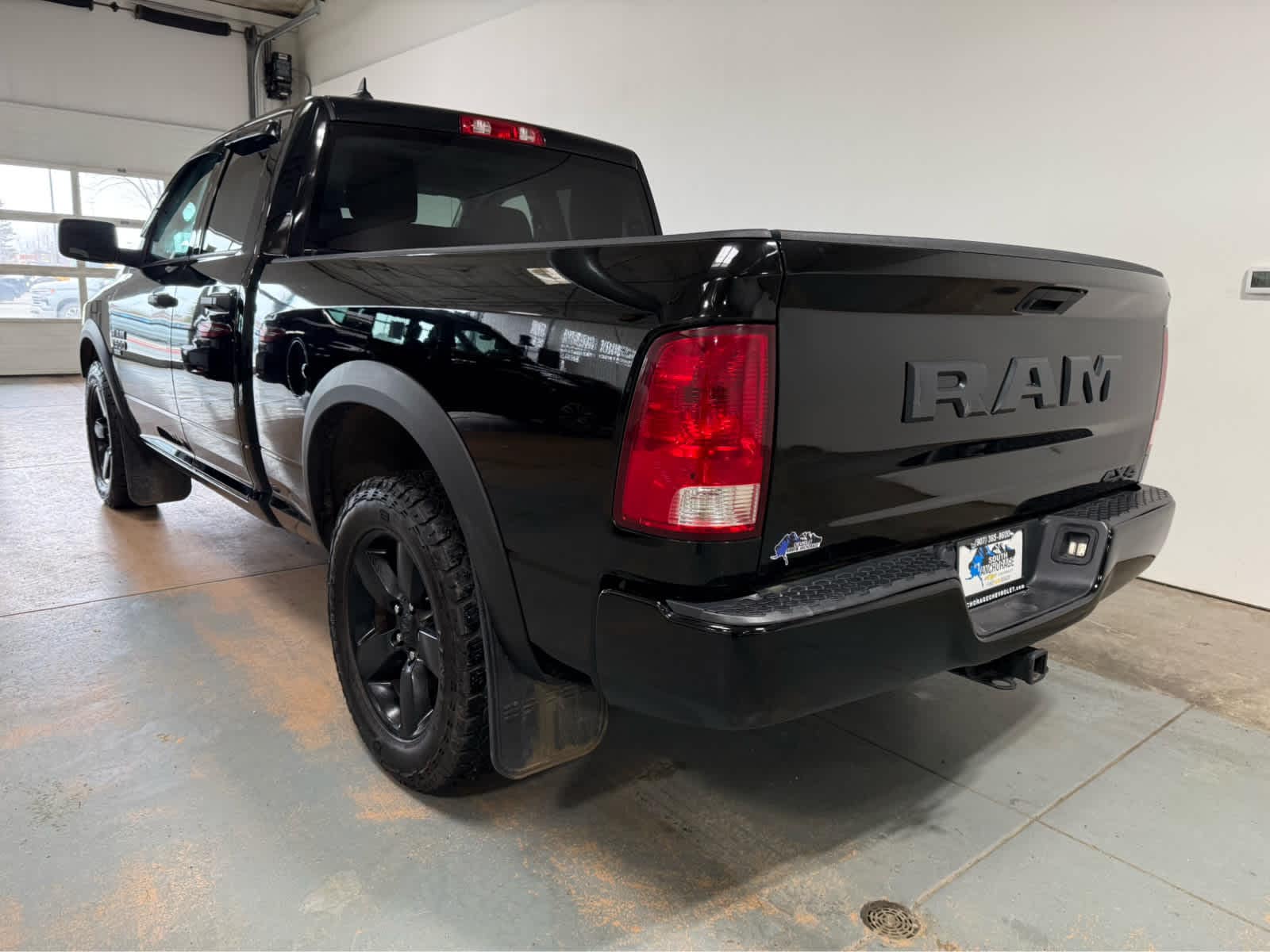 Thumbnail: 2019 RAM 1500 Classic - 3