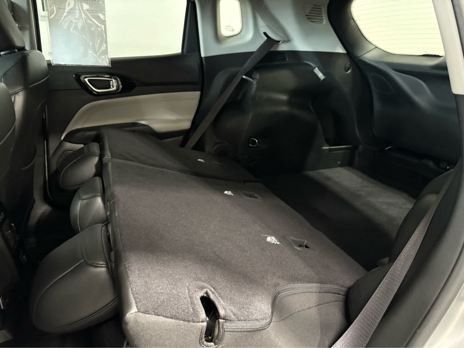 Thumbnail: 2022 Jeep Compass - 16