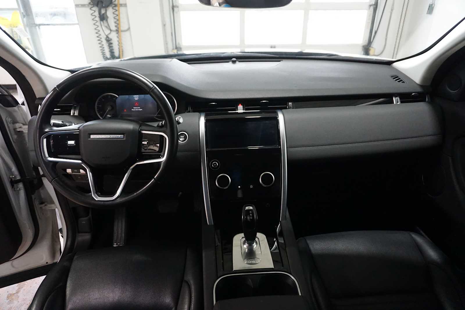 Thumbnail: 2022 Land Rover Discovery Sport - 18