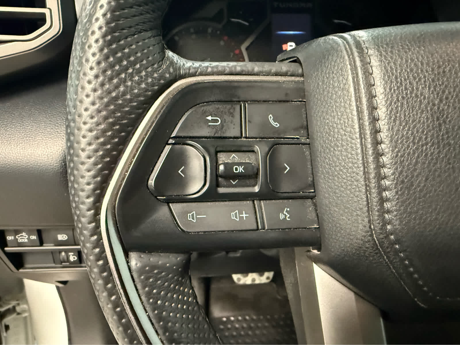 Thumbnail: 2025 Toyota Tundra - 18