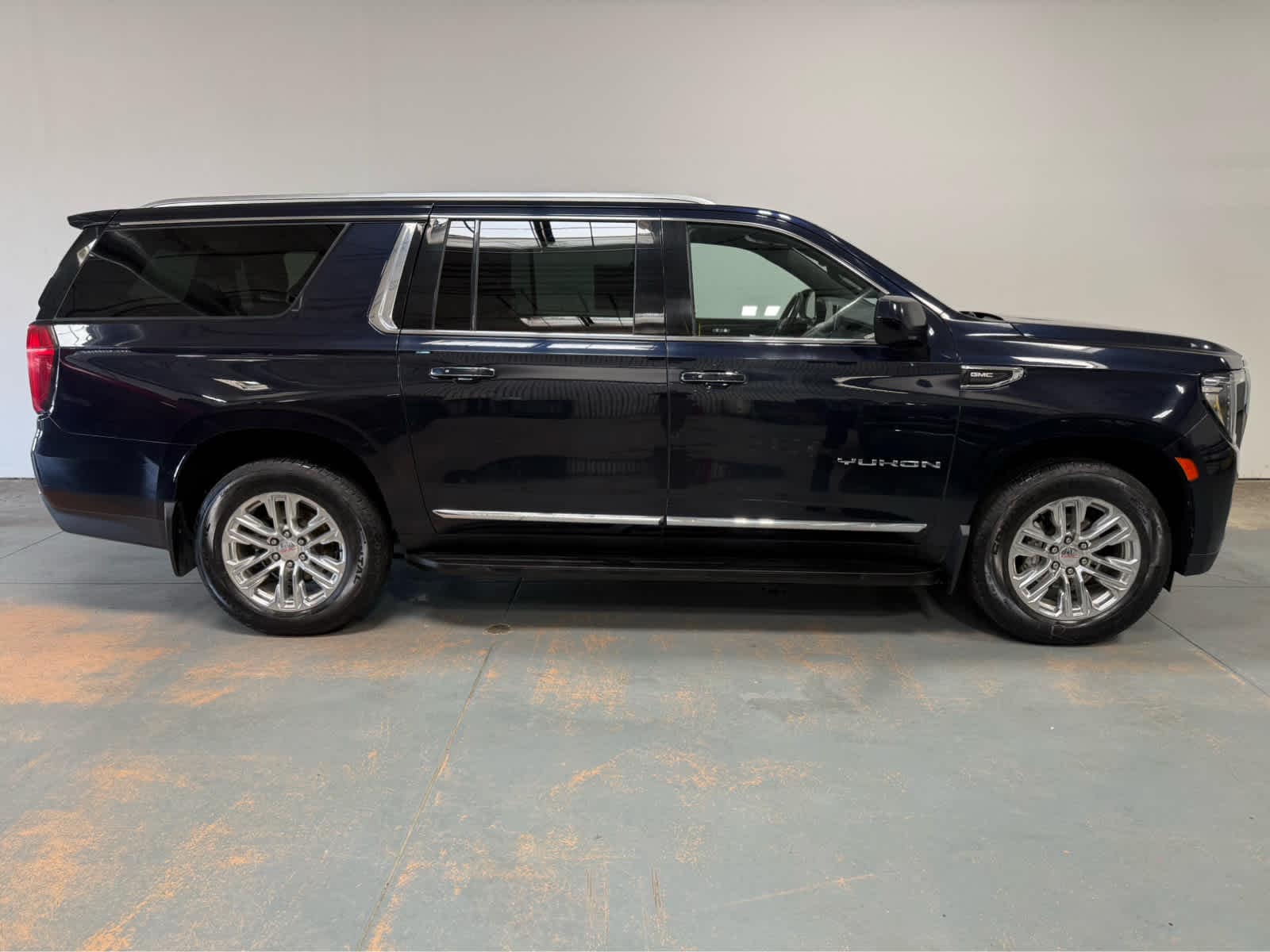 Thumbnail: 2023 GMC Yukon XL - 6