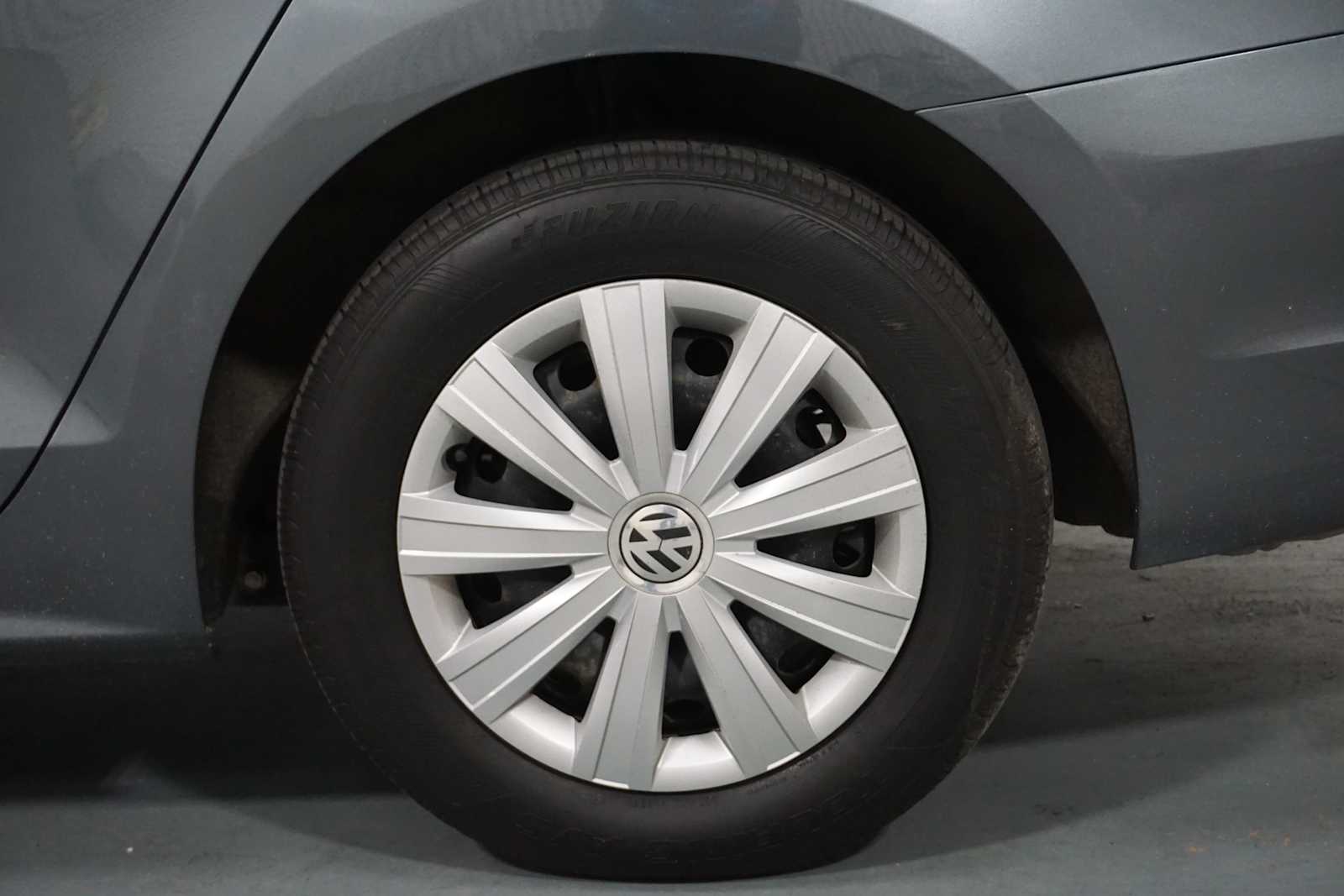 Thumbnail: 2013 Volkswagen Jetta - 9