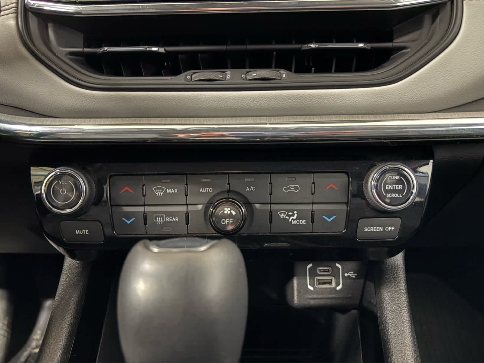Thumbnail: 2022 Jeep Compass - 22