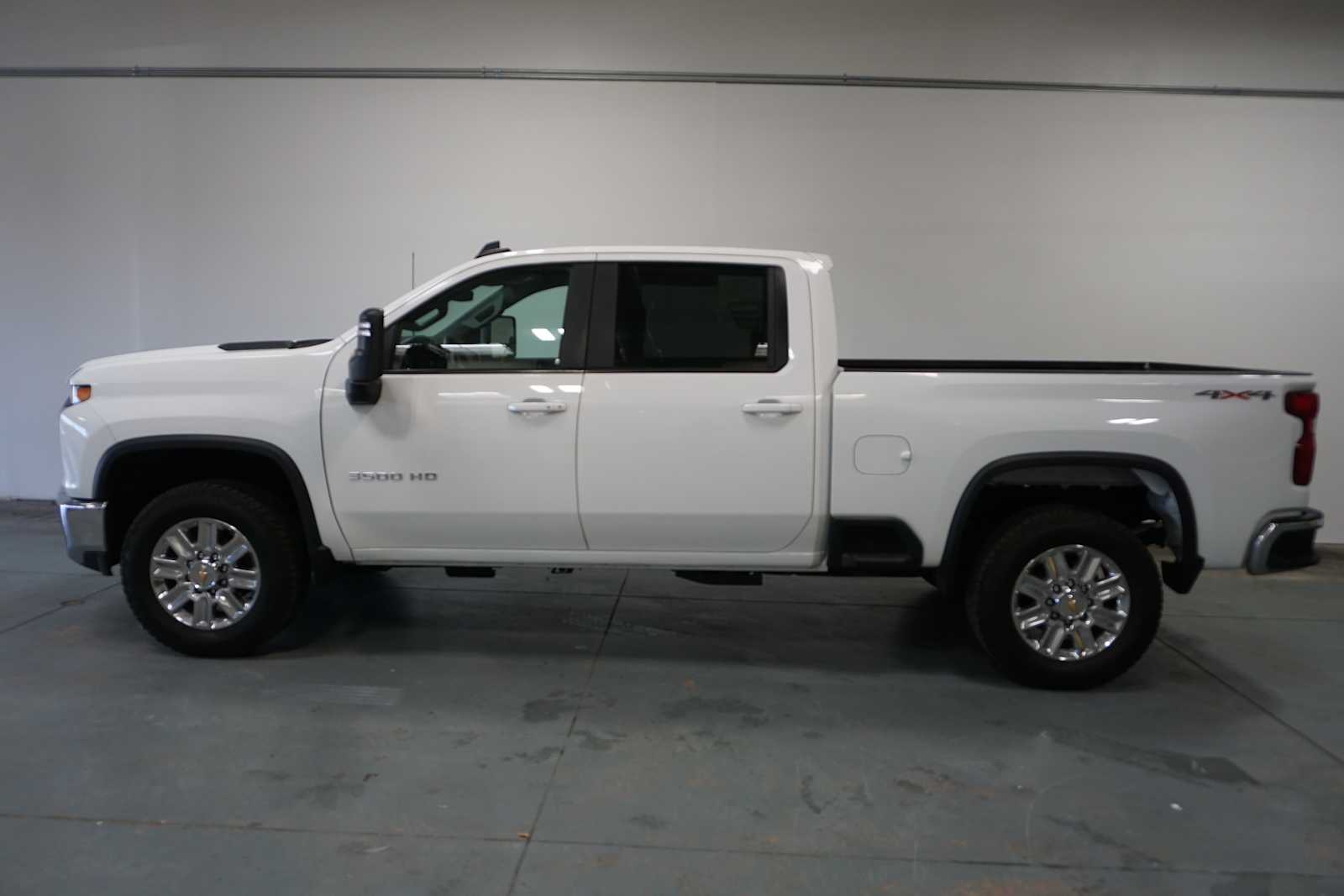 Thumbnail: 2022 Chevrolet Silverado 3500 - 2