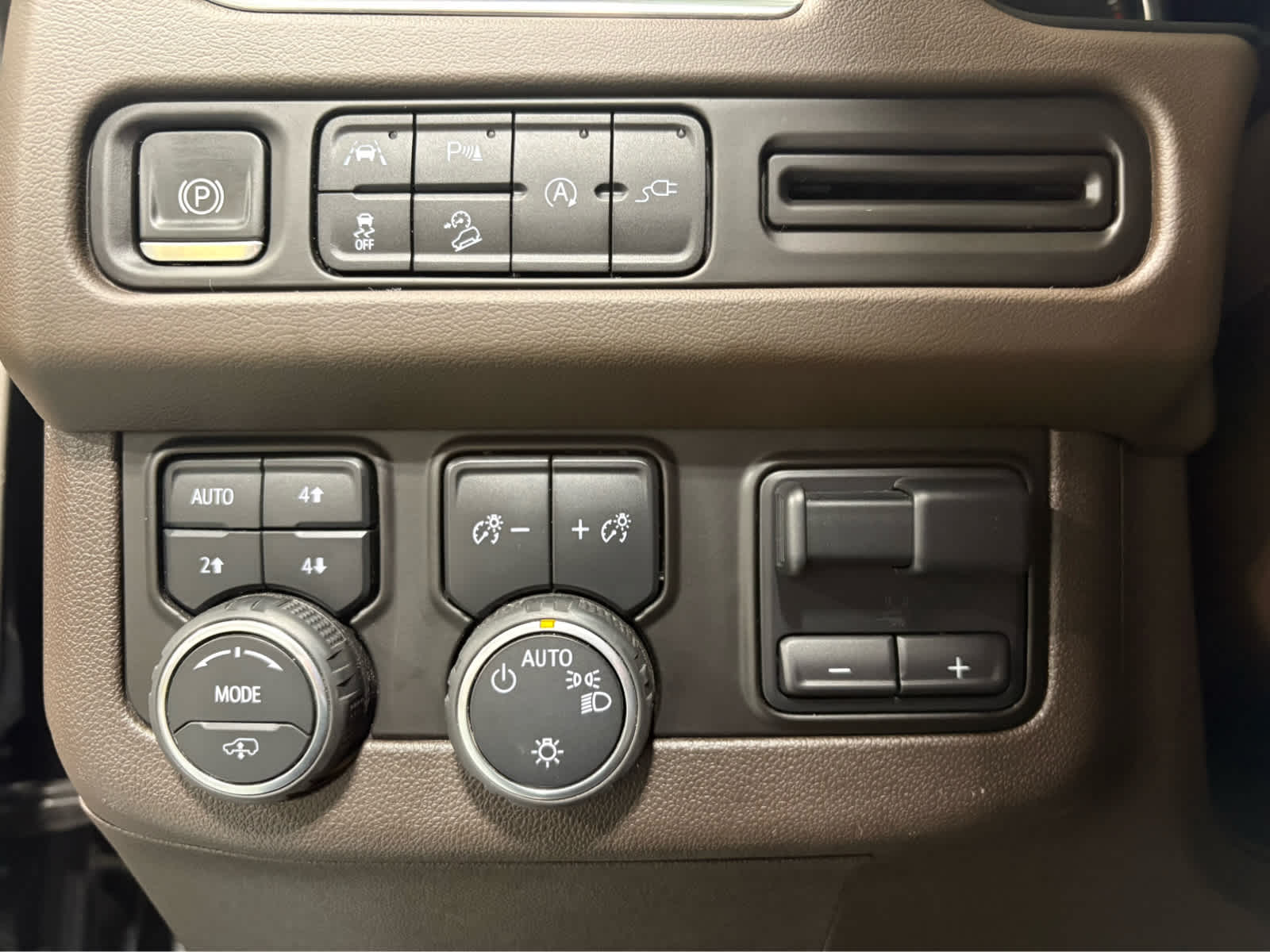 Thumbnail: 2021 Chevrolet Tahoe - 28