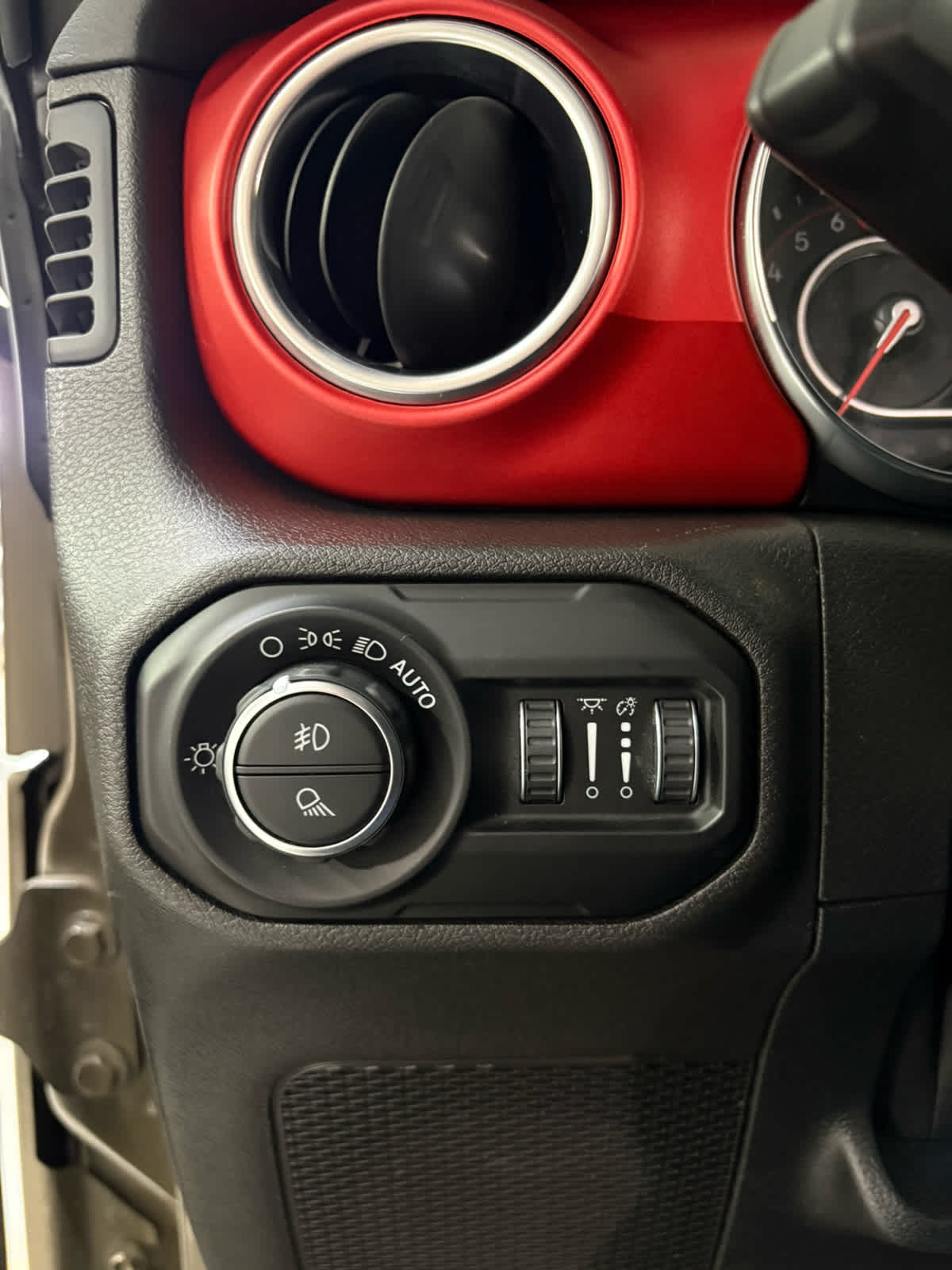 Thumbnail: 2020 Jeep Gladiator - 28