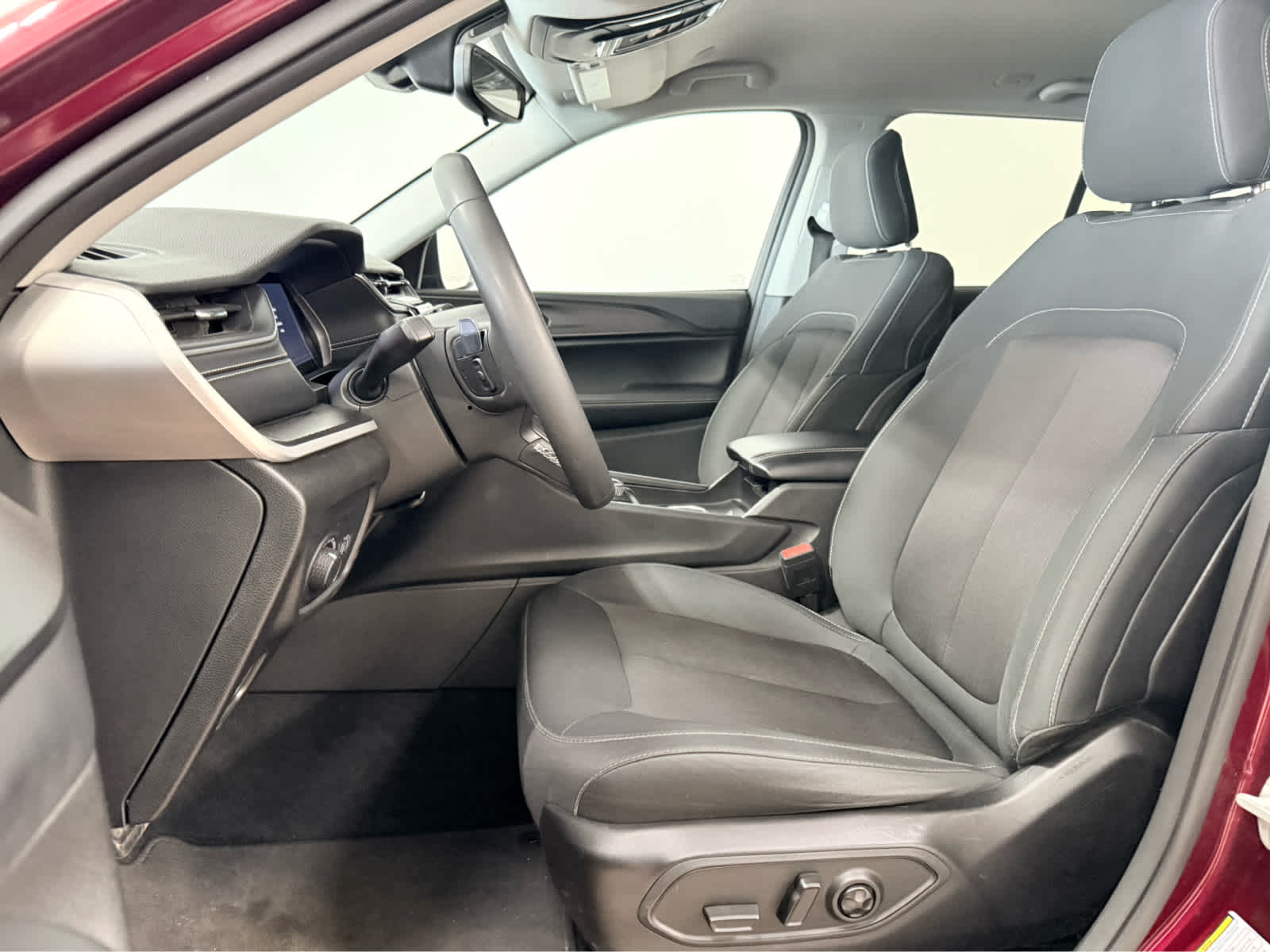 Thumbnail: 2024 Jeep Grand Cherokee - 14