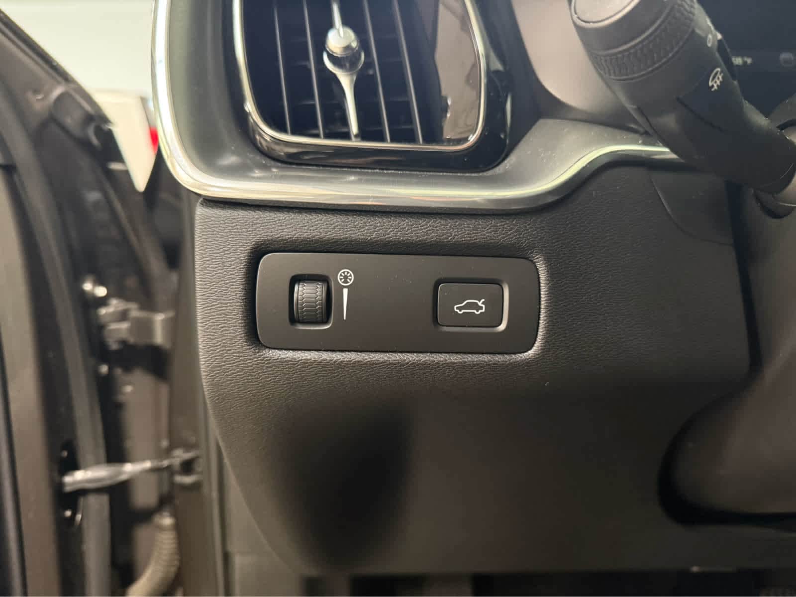 Thumbnail: 2019 Volvo XC60 - 26