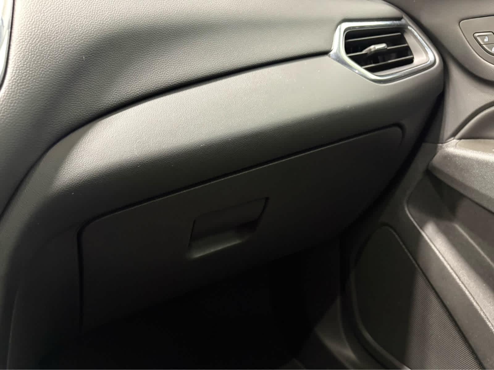 Thumbnail: 2023 Chevrolet Equinox - 25