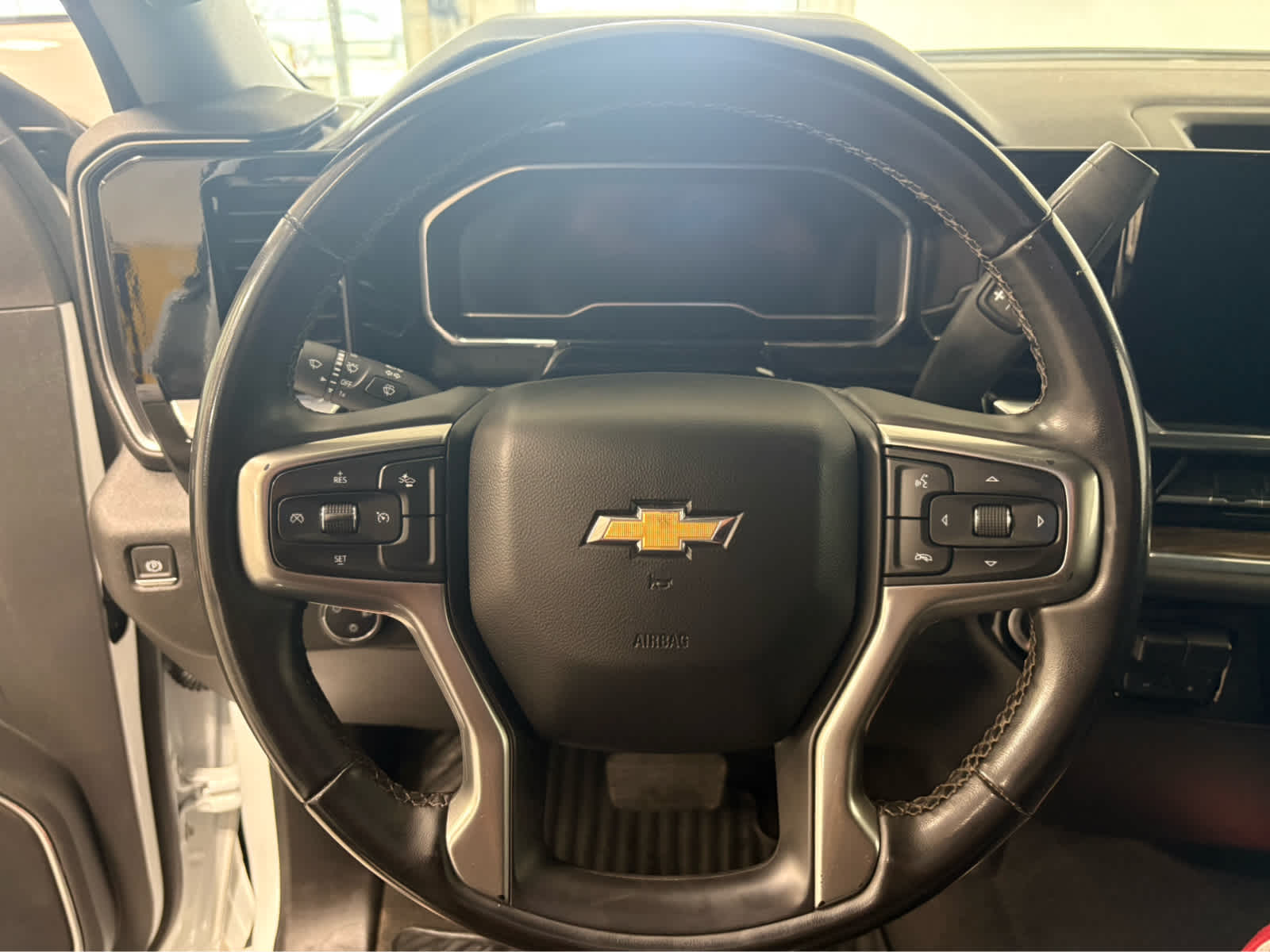 Thumbnail: 2024 Chevrolet Silverado 3500 - 18