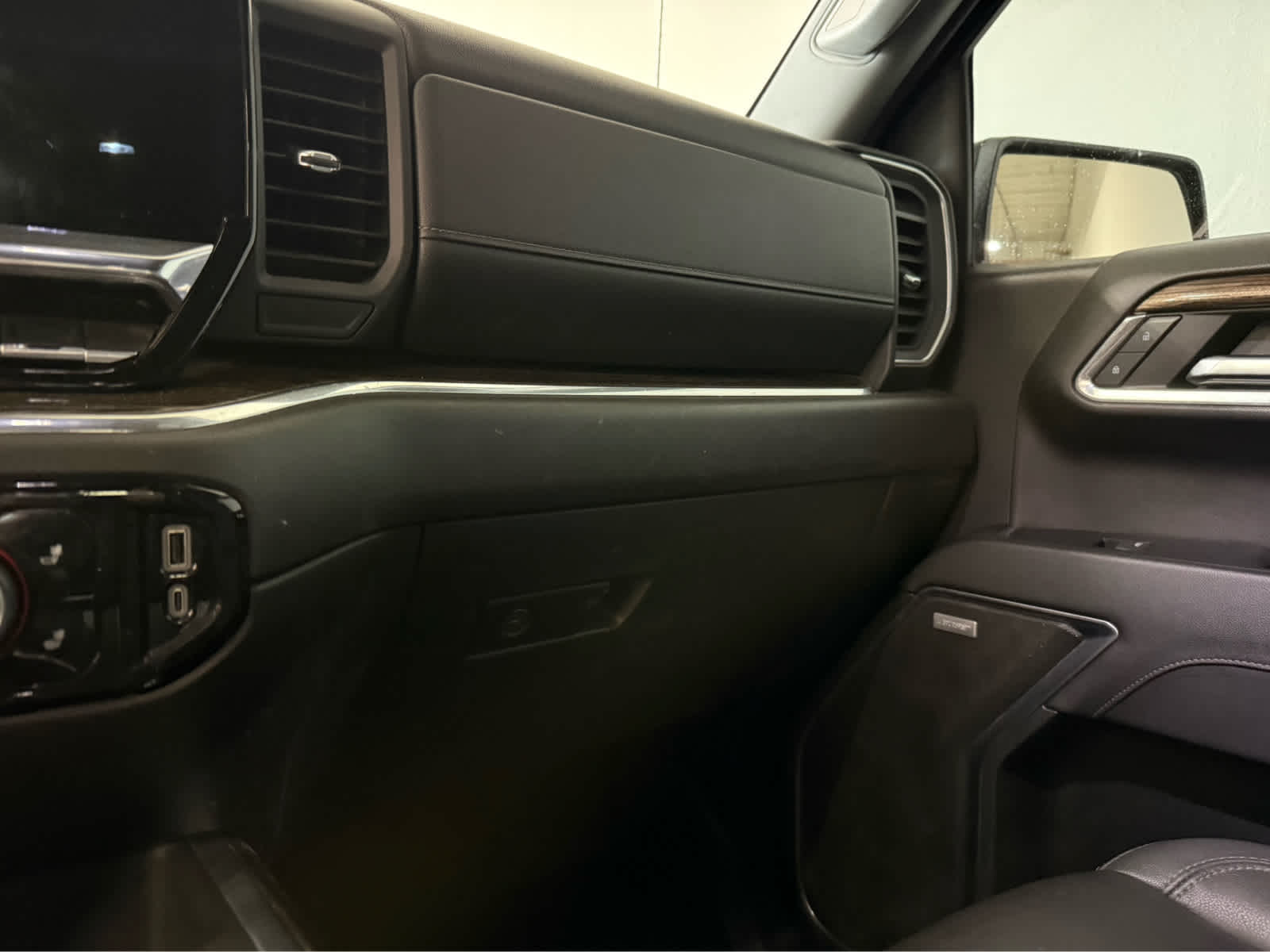 Thumbnail: 2023 Chevrolet Silverado 1500 - 21