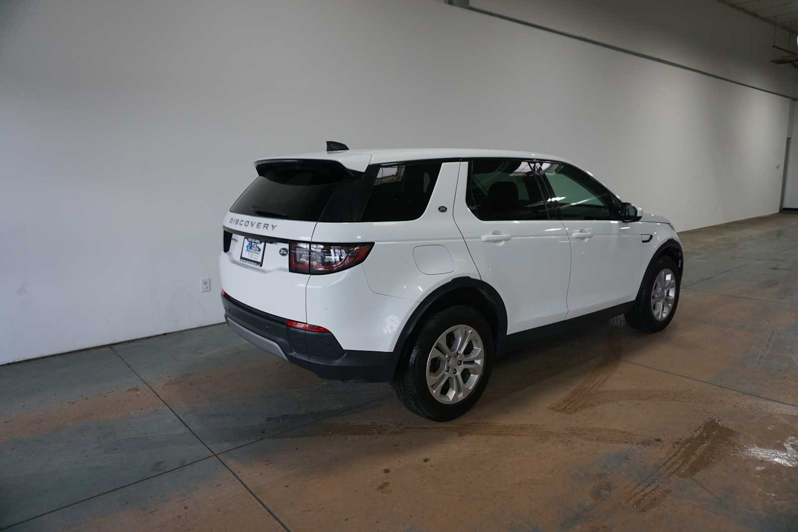 Thumbnail: 2022 Land Rover Discovery Sport - 6