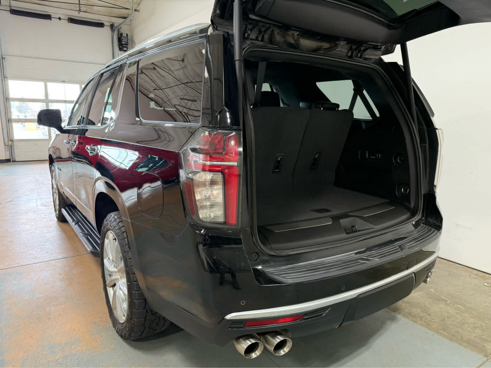 Thumbnail: 2022 Chevrolet Tahoe - 3