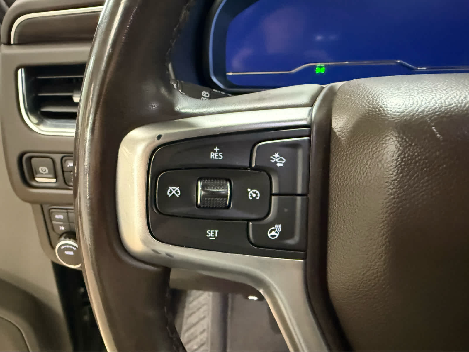 Thumbnail: 2024 Chevrolet Suburban - 20