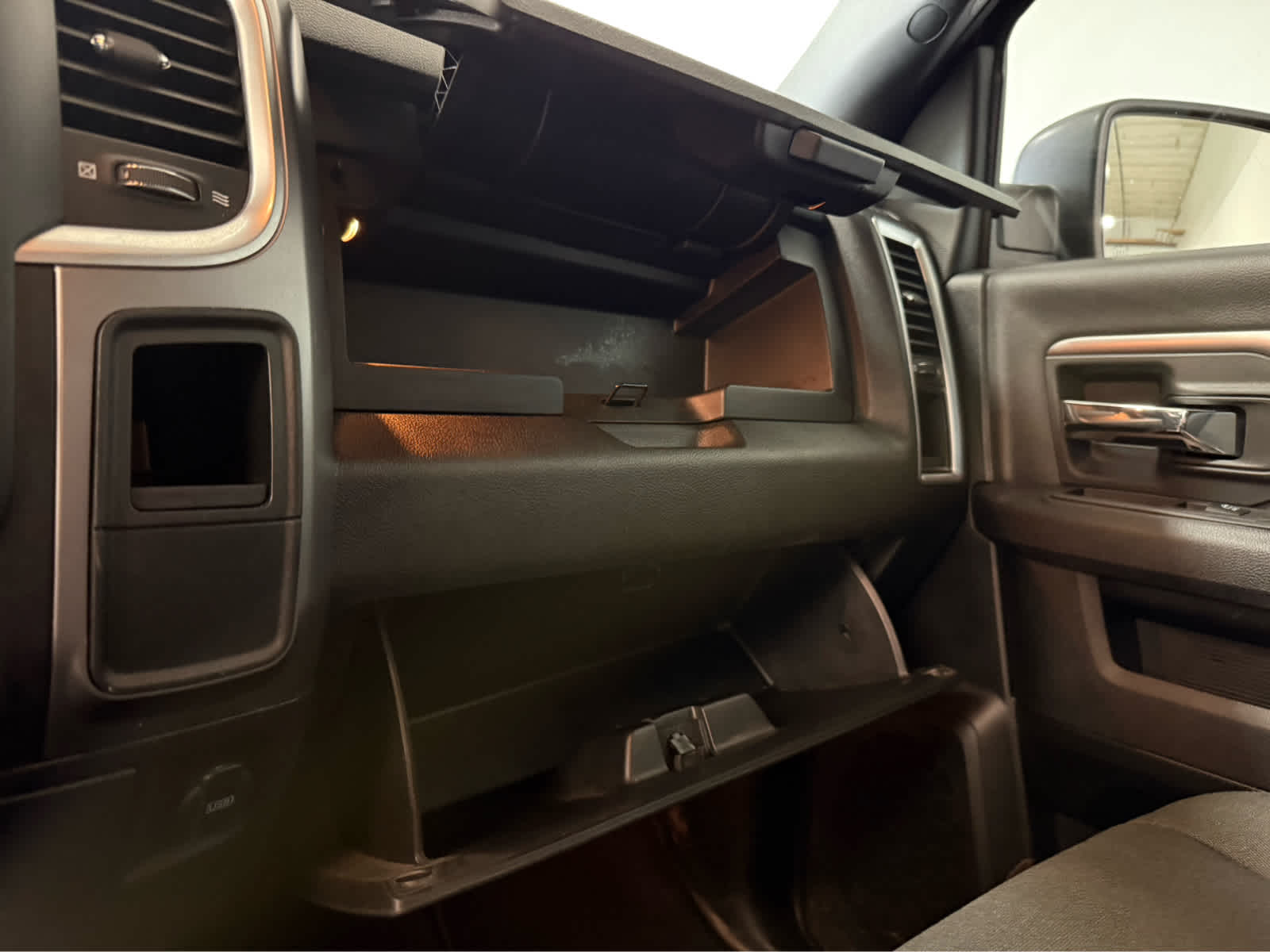 Thumbnail: 2022 RAM 1500 Classic - 21