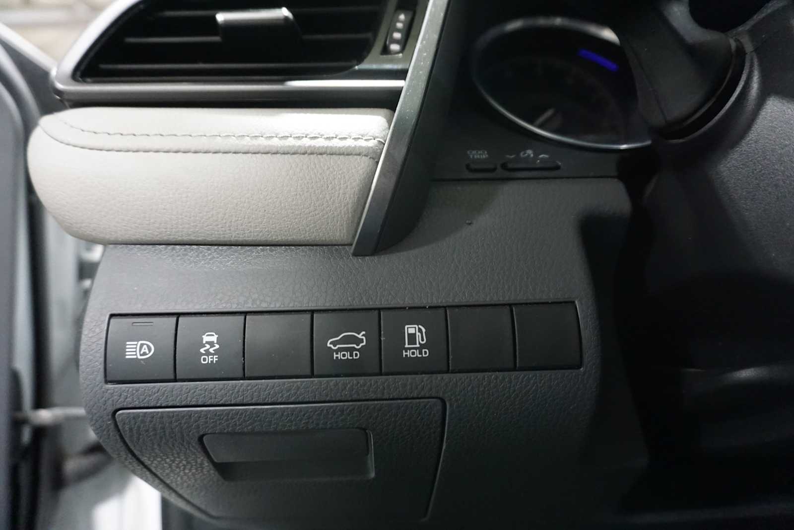 Thumbnail: 2019 Toyota Camry - 24