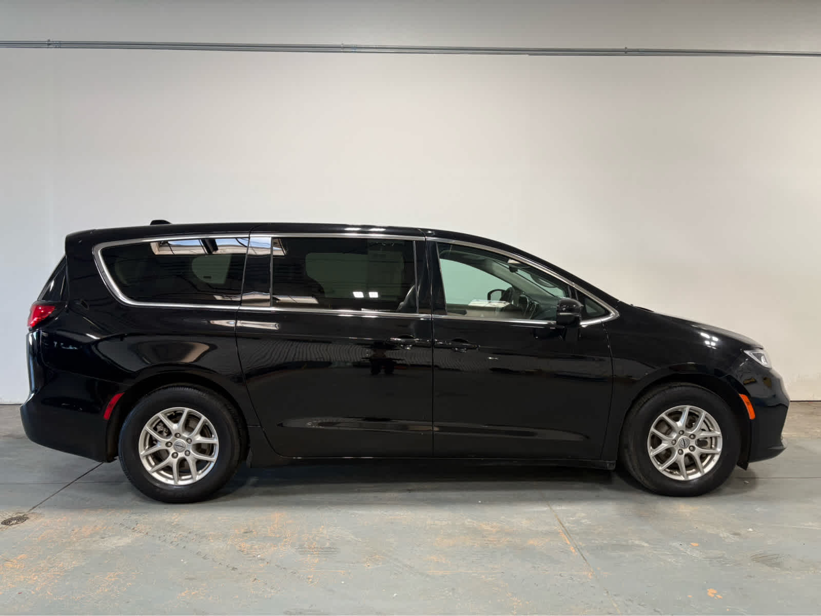 Thumbnail: 2024 Chrysler Pacifica - 6