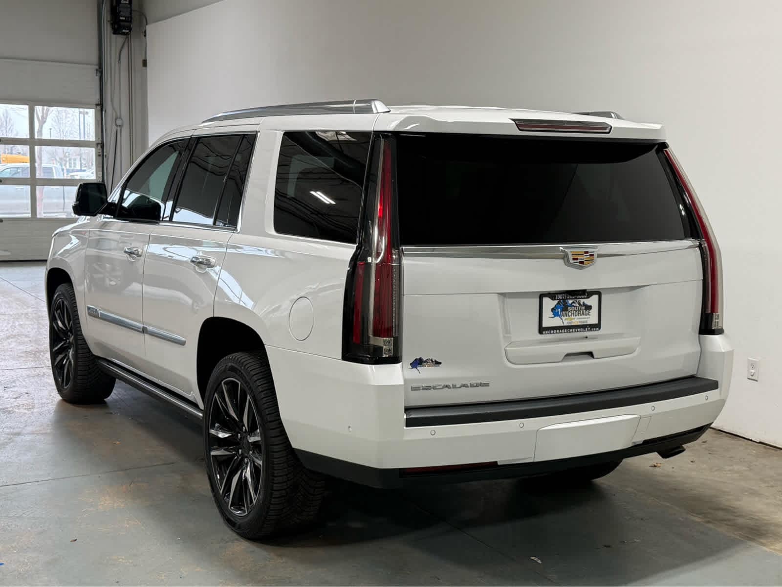 Thumbnail: 2020 Cadillac Escalade - 3