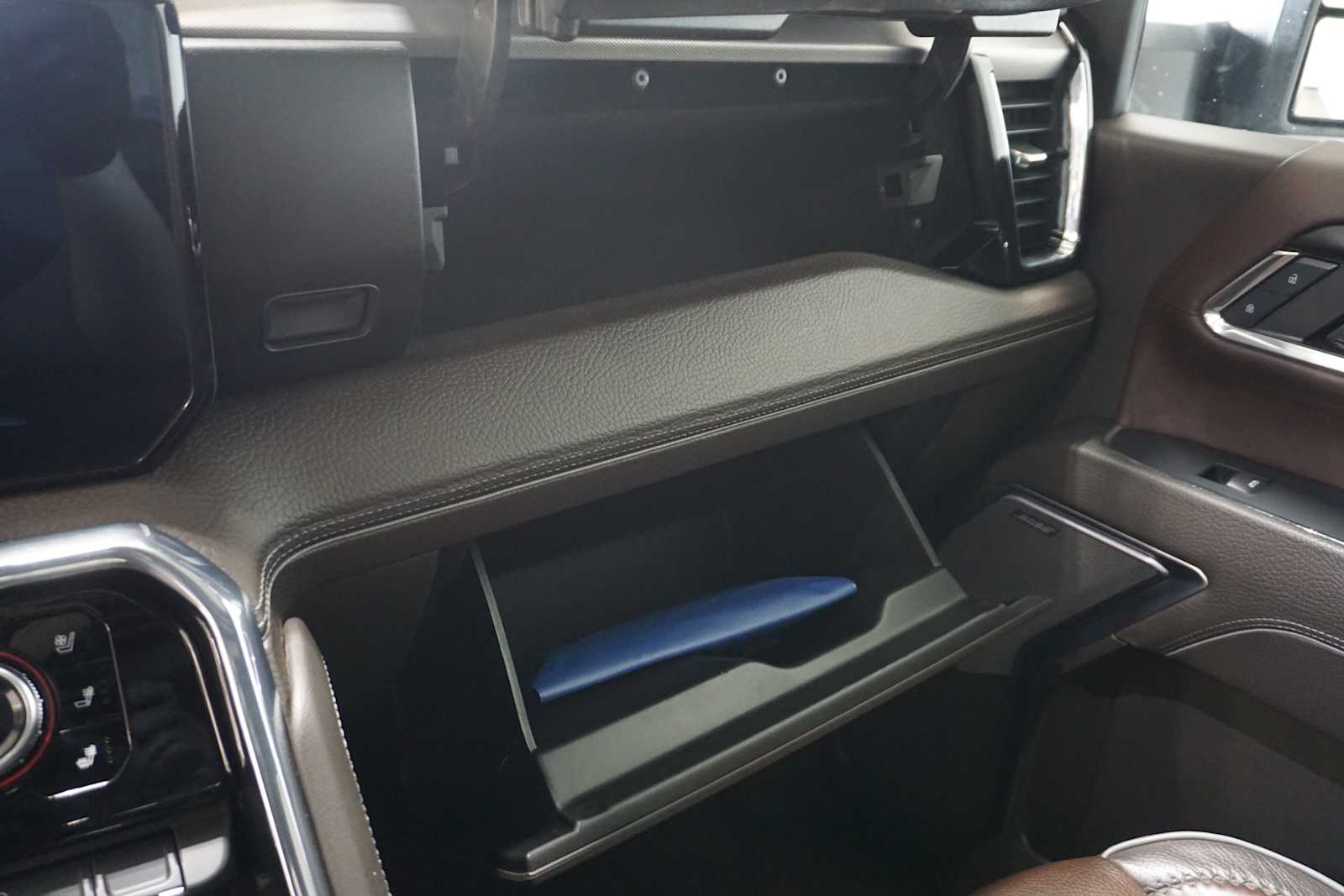 Thumbnail: 2024 GMC Sierra 3500 - 25