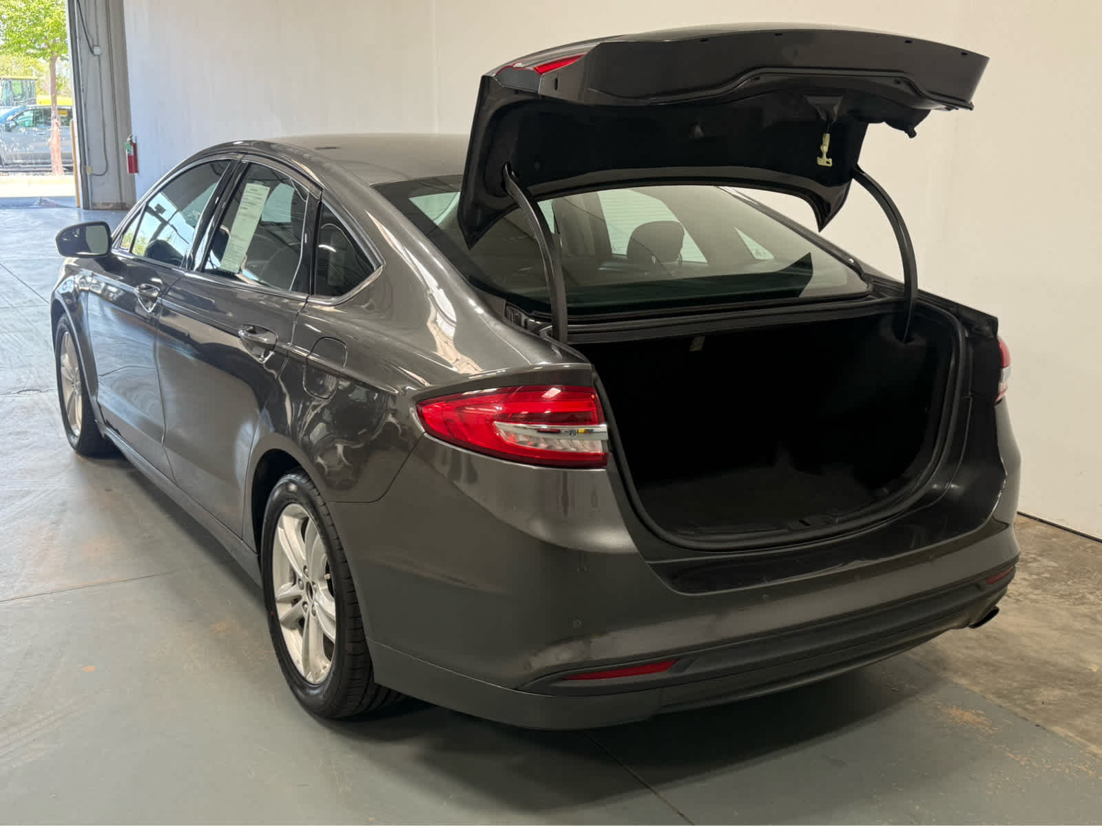 Thumbnail: 2018 Ford Fusion - 4
