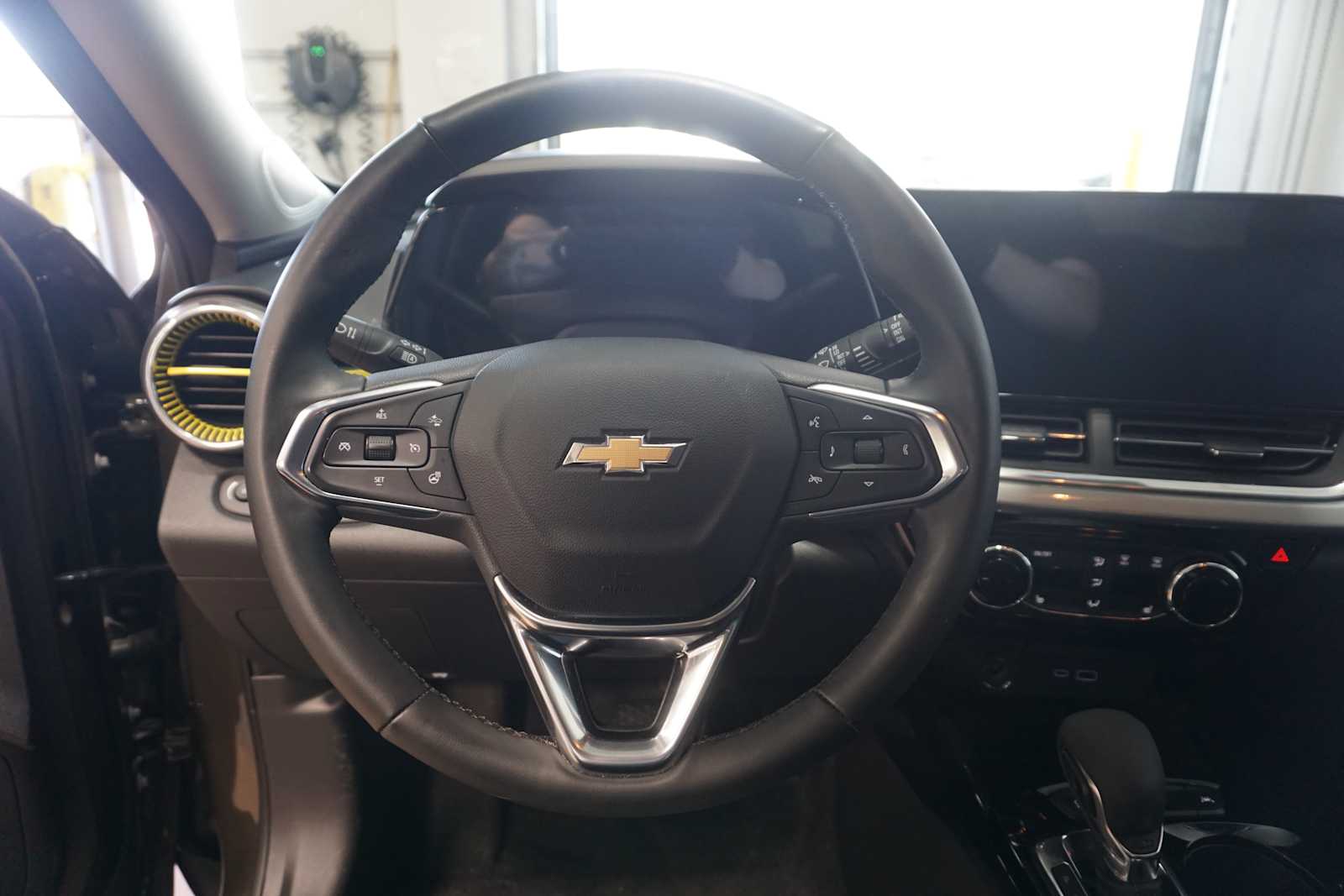 Thumbnail: 2024 Chevrolet Trax - 17