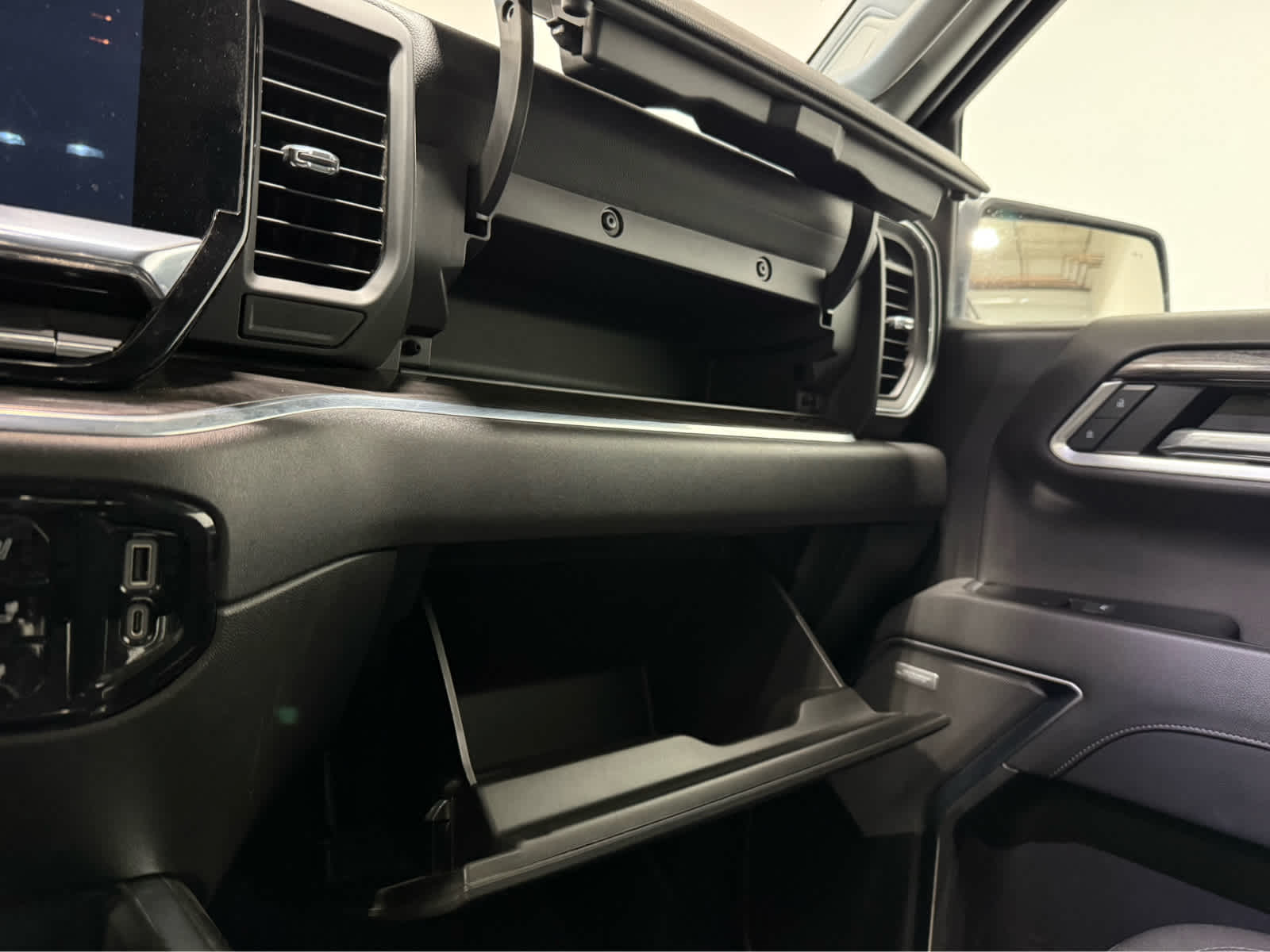 Thumbnail: 2022 Chevrolet Silverado 1500 - 22