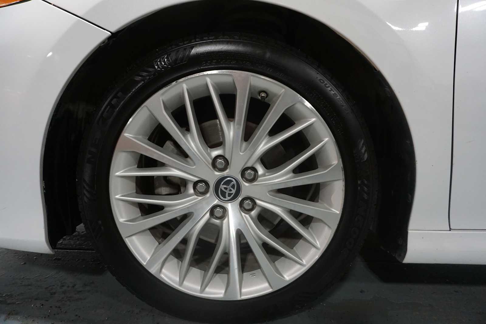 Thumbnail: 2019 Toyota Camry - 11