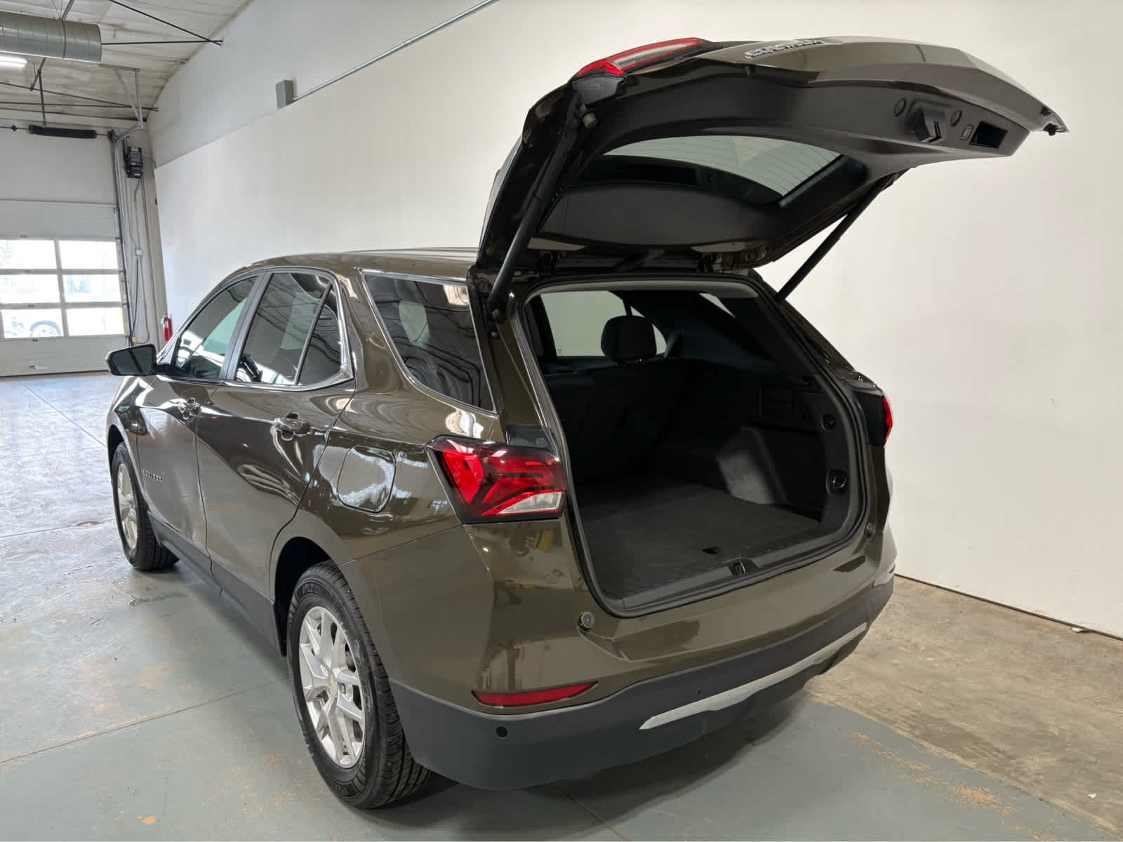 Thumbnail: 2023 Chevrolet Equinox - 4