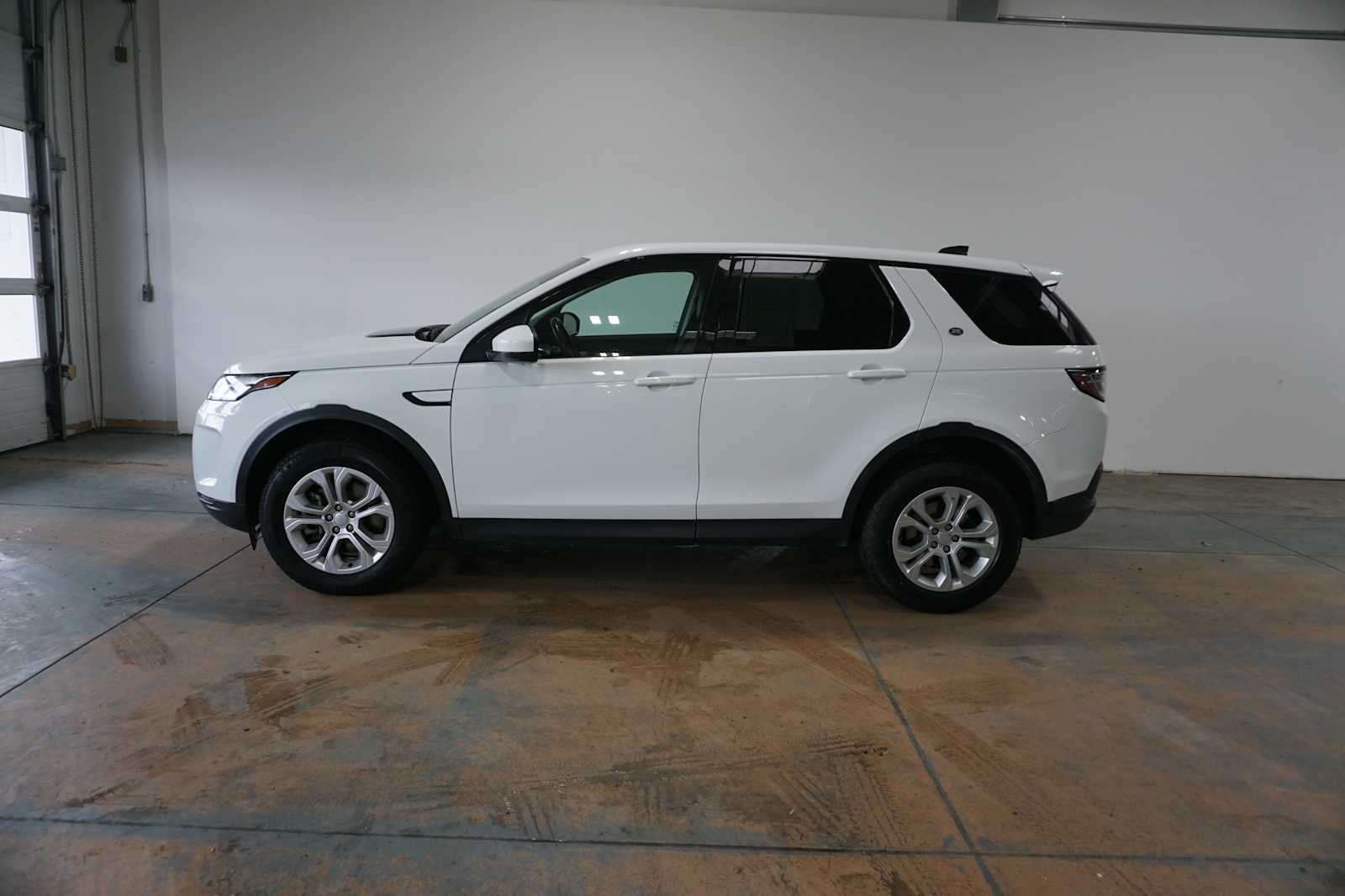 Thumbnail: 2022 Land Rover Discovery Sport - 3