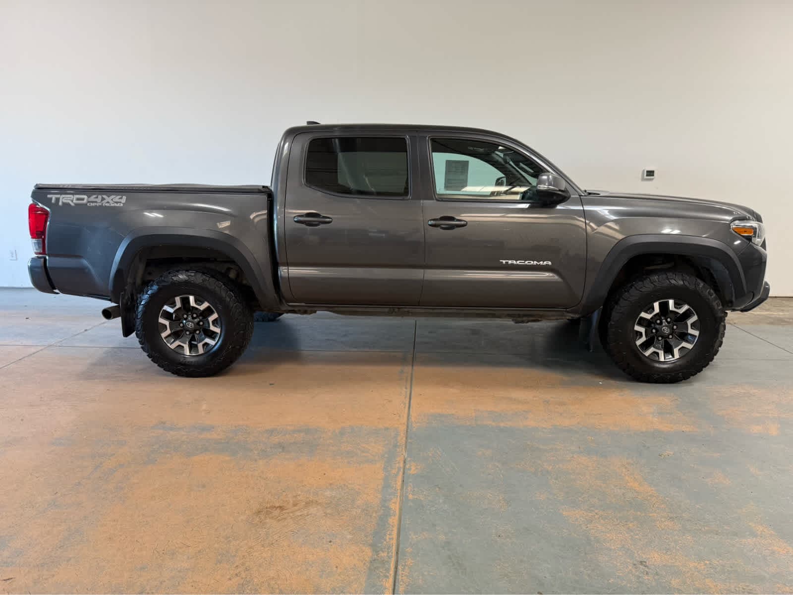 Thumbnail: 2017 Toyota Tacoma - 6