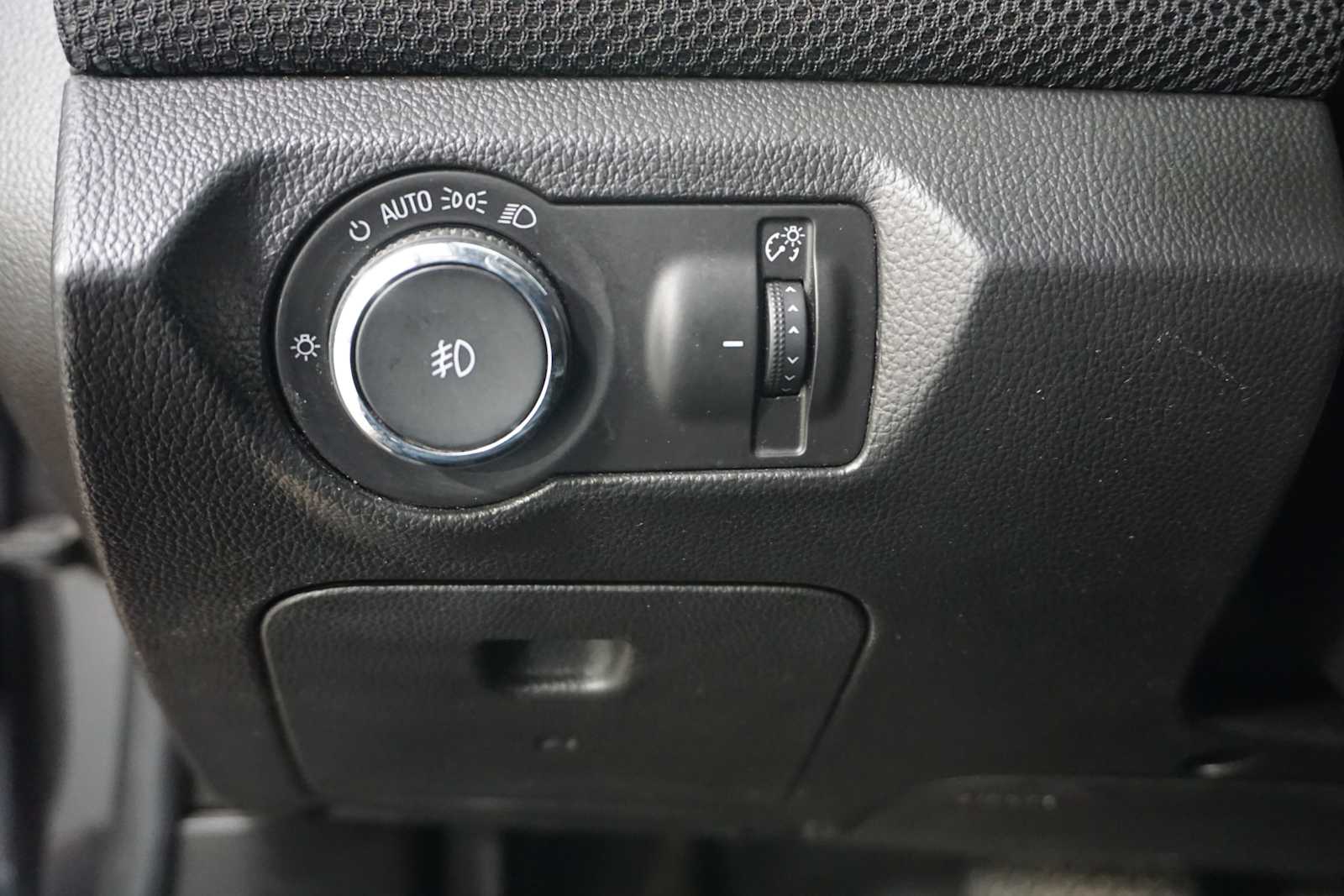 Thumbnail: 2016 Chevrolet Cruze - 27